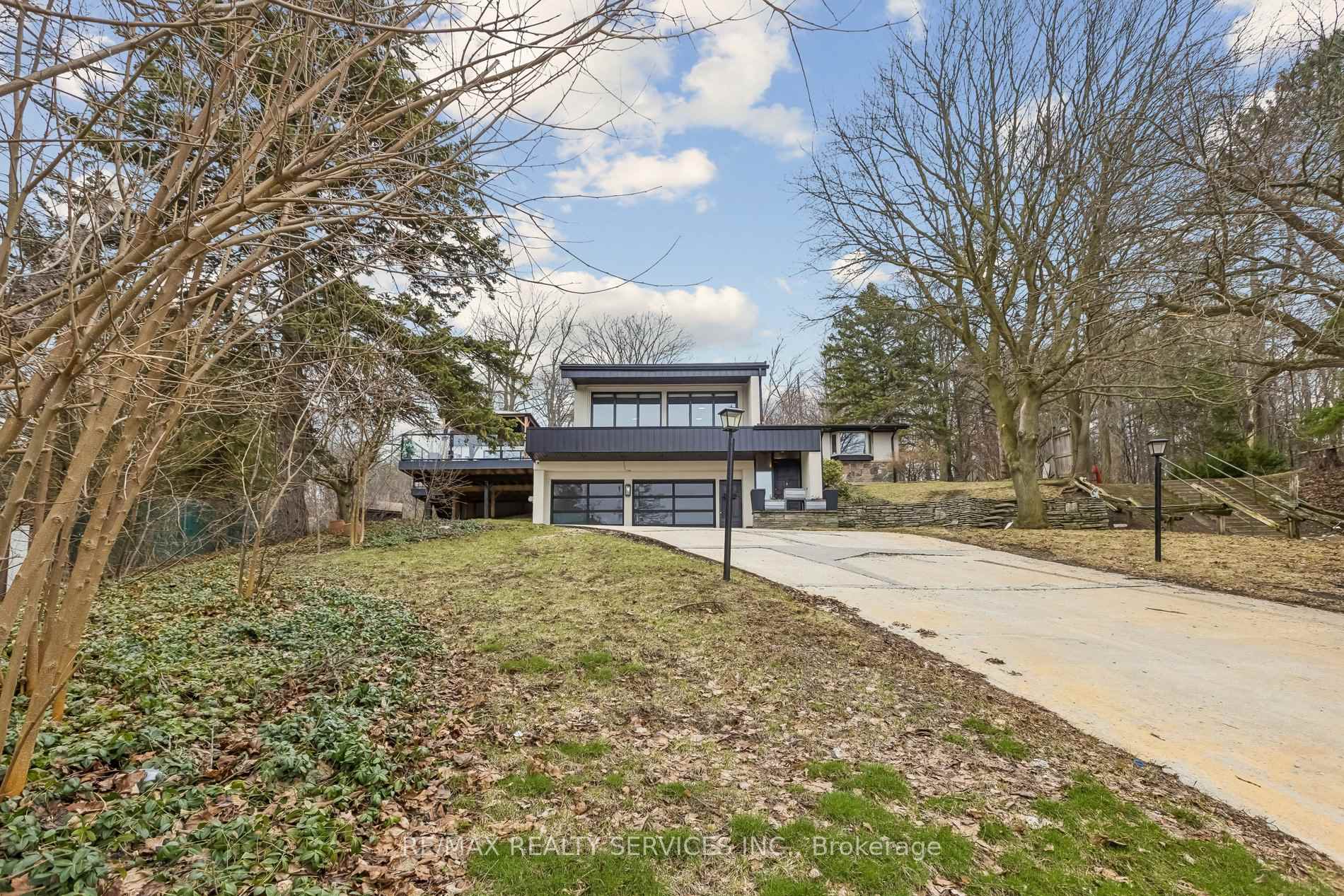 3 Chicopee Terrace Kitchener Ontario Canada Sale residential Frieda Kotsopoulos RE/MAX Twin City Realty Inc., Brokerage *