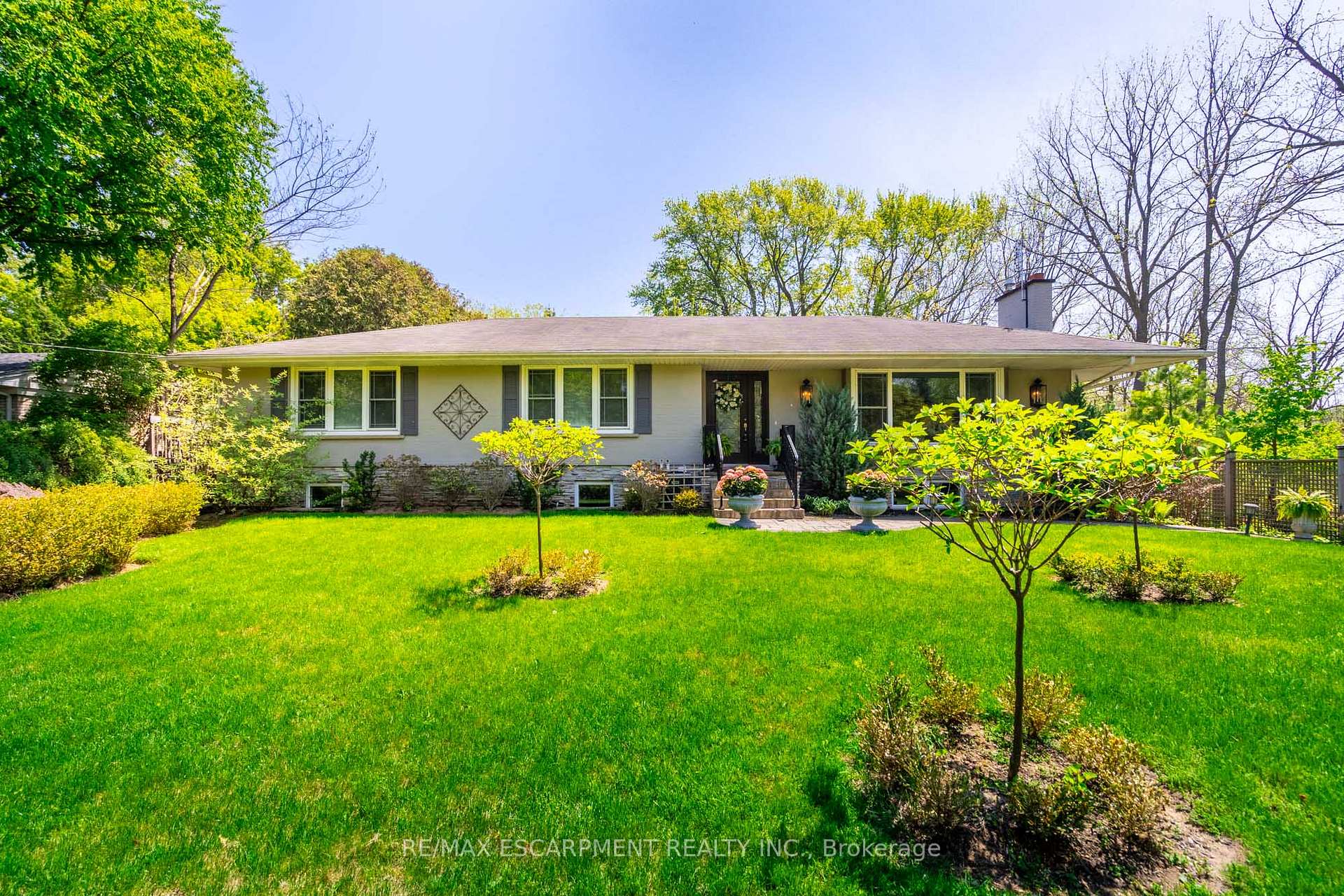 4306 Lakeshore Road Burlington Ontario Canada Sale residential SHANNON MCCOUBREY RE/MAX Escarpment Realty Inc., Brokerage
