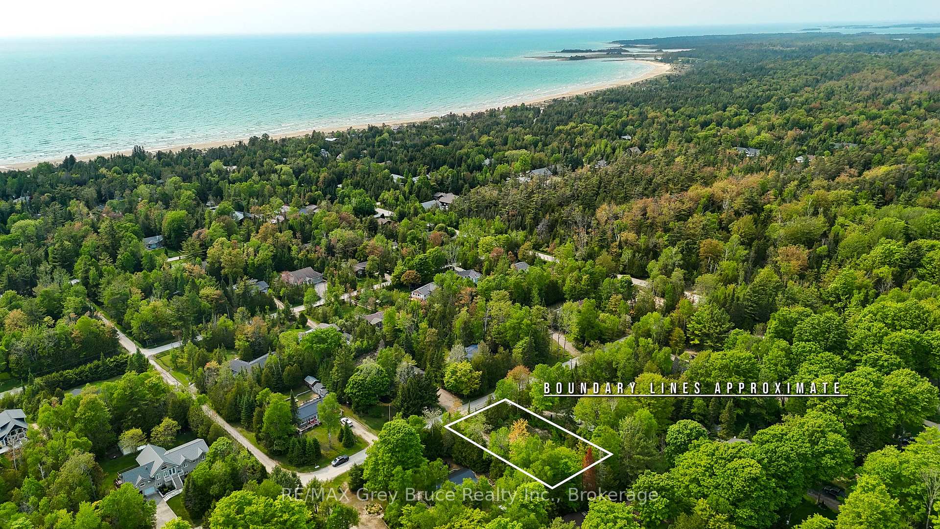 425 Dufferin Avenue South Bruce Peninsula Ontario Canada Sale residential DAWN-LEE McKENZIE RE/MAX GREY BRUCE REALTY INC 