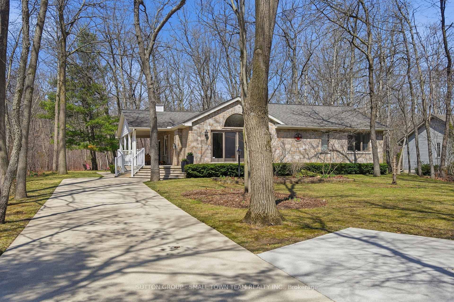 8816 Timberwood Trail Lambton Shores Ontario Canada Sale residential Steve Riddell SUTTON GROUP - SMALL TOWN TEAM REALTY INC. BROKERAGE*