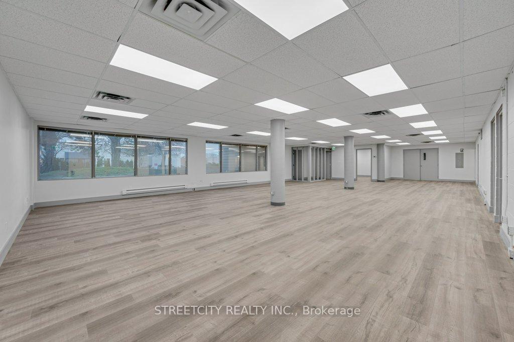 Ground Floor - 916 Gateway Drive Burlington Ontario Canada Lease commercial   STREETCITY REALTY INC., BROKERAGE*