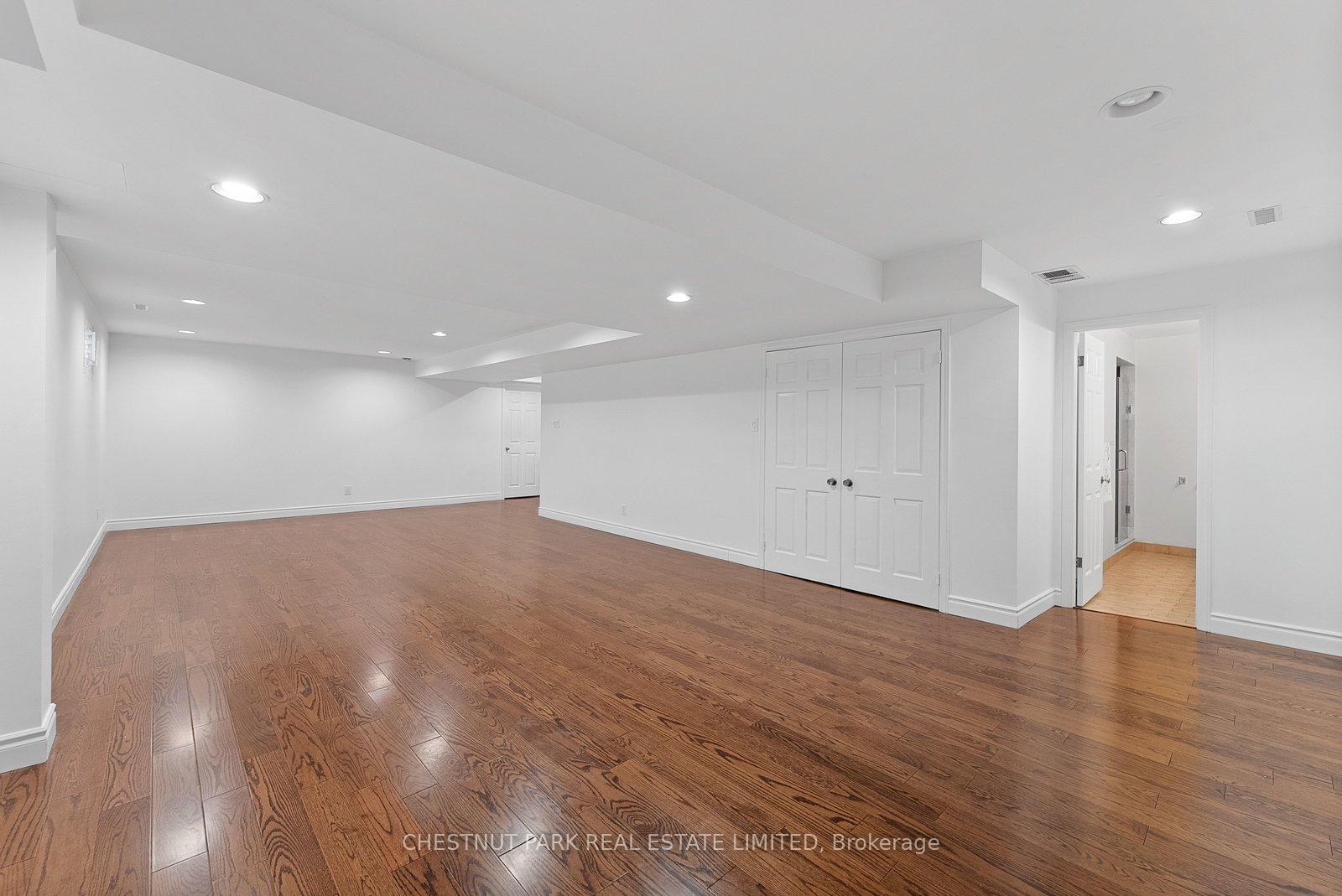 5 Bedroom Single Family Home/House's Image 39
