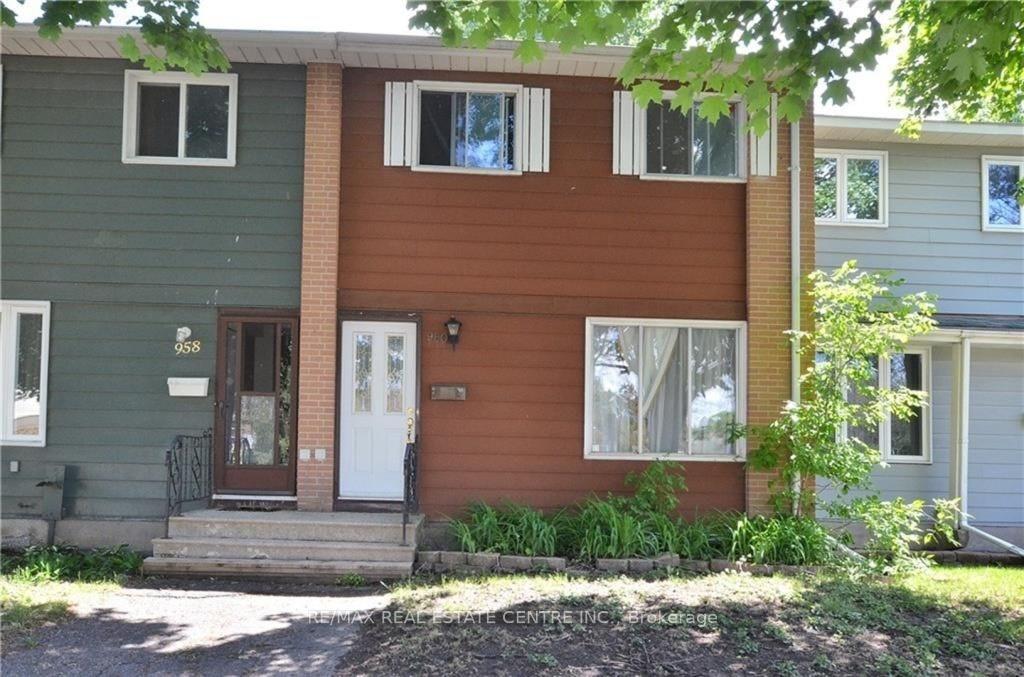 960 Meadowlands Drive Ottawa Ontario Canada Sale residential Naveen Dua RE/MAX Real Estate Centre Inc., Brokerage *