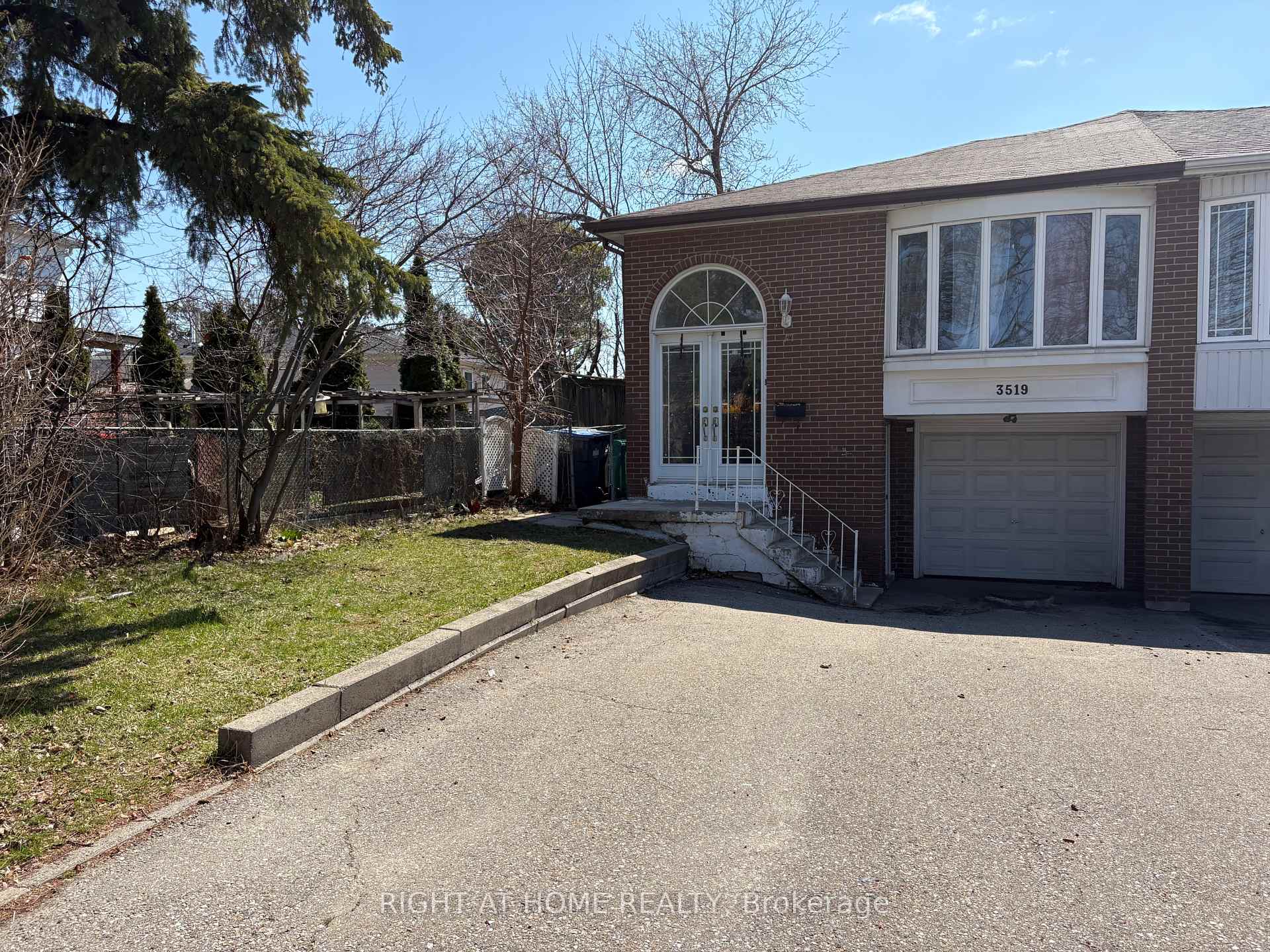 Lower - 3519 Oakglade Crescent Mississauga Ontario Canada Rent residential Joseph Joubran Right at Home Realty, Brokerage*