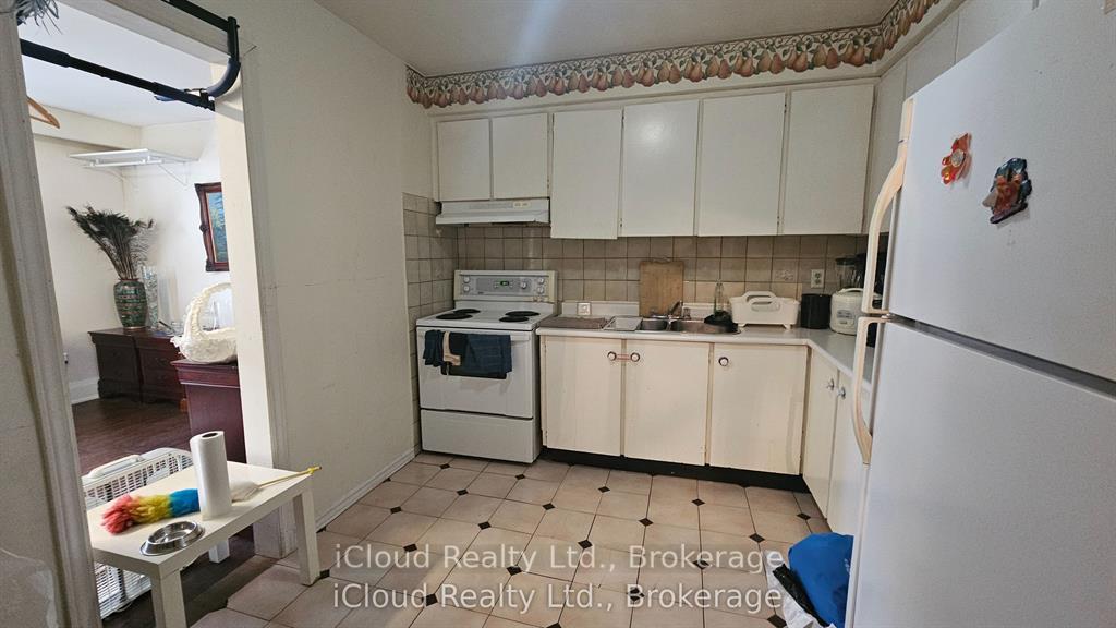 ROOM 2 - 1847 LAWRENCE Avenue E Toronto Ontario Canada Rent residential Jose Oscar Goncalves & Maria Domingues iCloud Realty Ltd. 