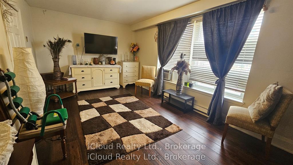 ROOM 1 - 1847 LAWRENCE Avenue E Toronto Ontario Canada Rent residential Jose Oscar Goncalves & Maria Domingues iCloud Realty Ltd. 