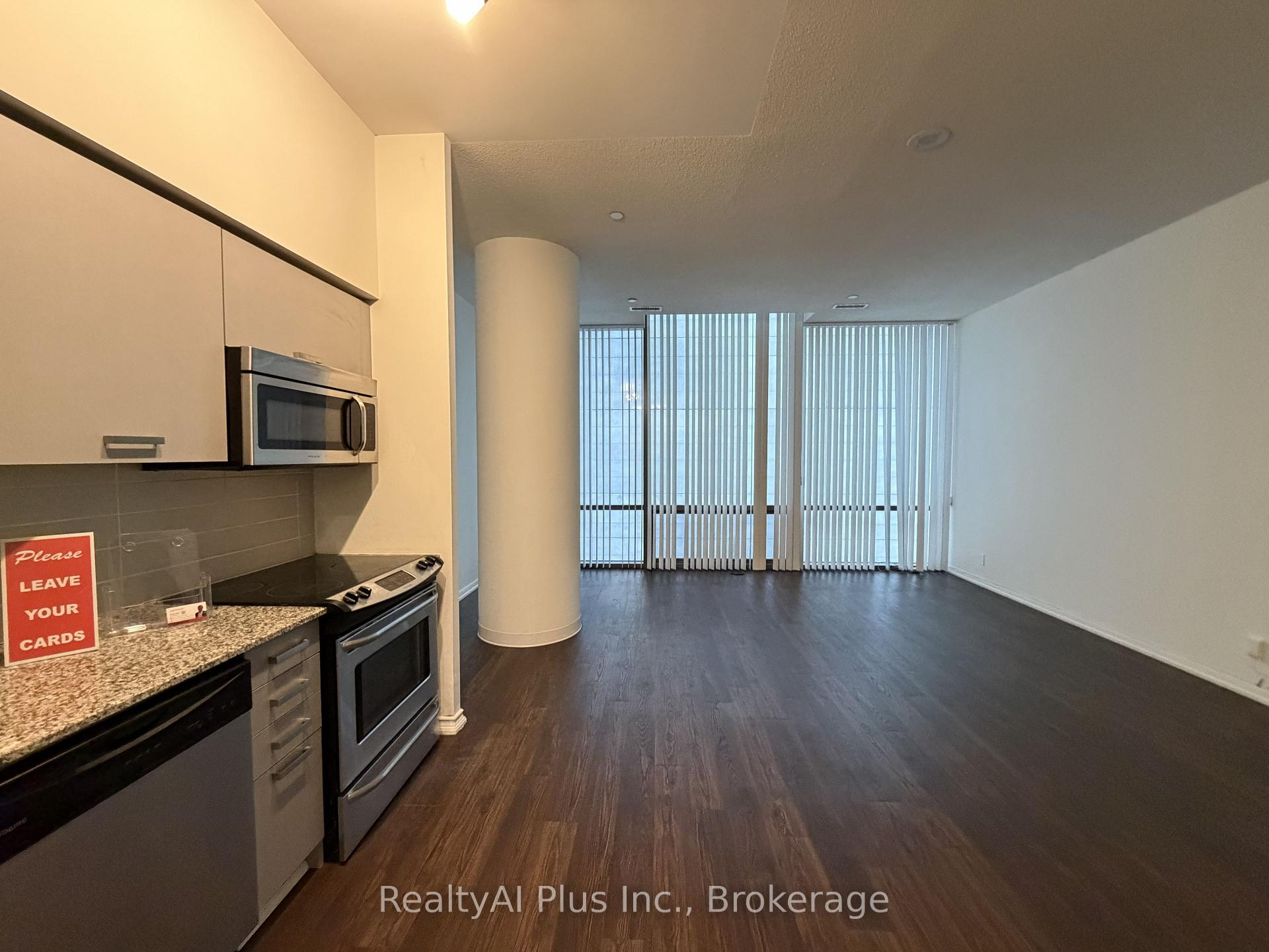 213 - 832 Bay Street Toronto Ontario Canada Sale residential Gloria Reynolds INCOM OFFICE SAMPLE