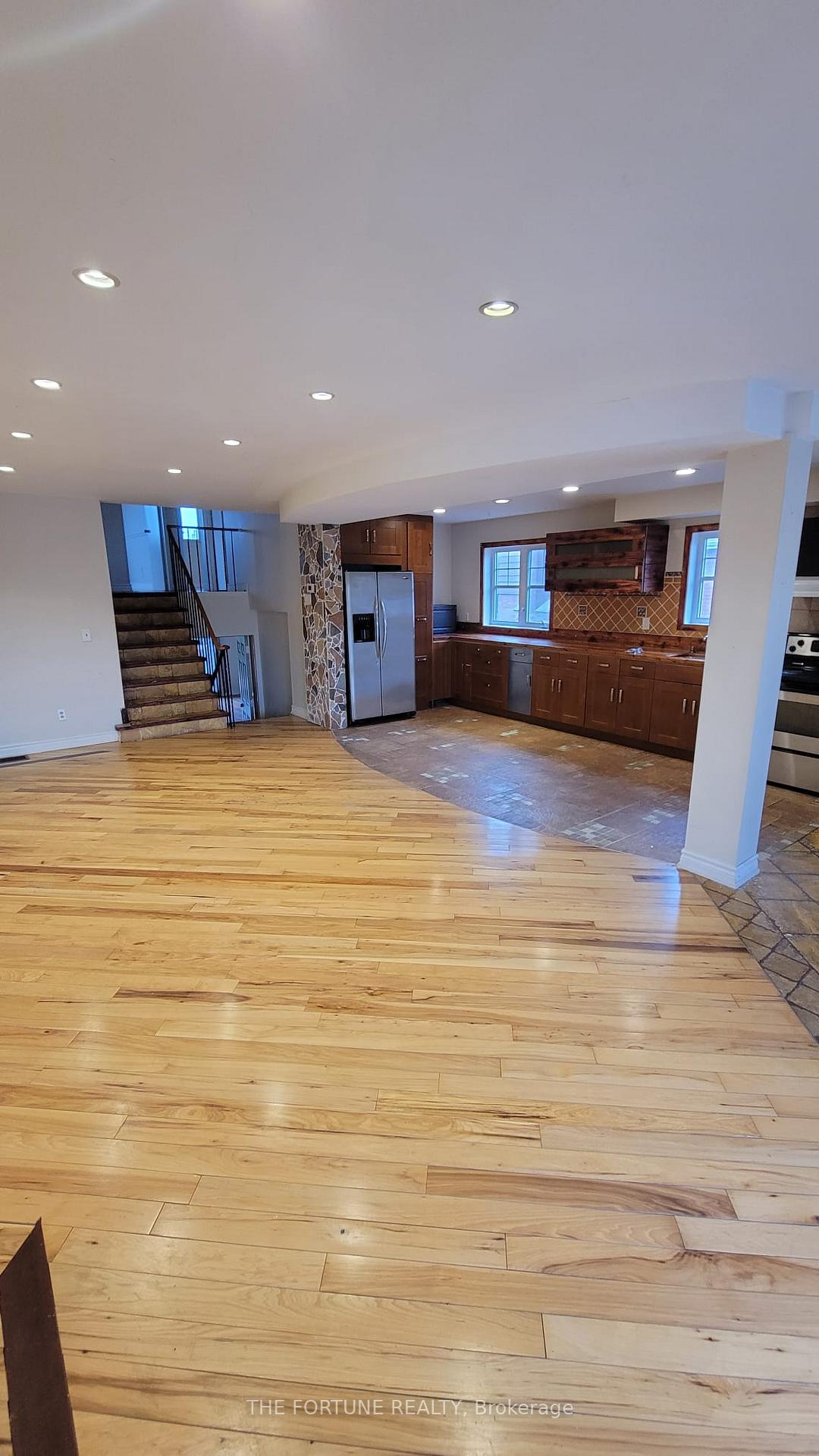 44 Rotherglen (Main) Court Brampton Ontario Canada Rent residential   Save Max Real Estate Inc.