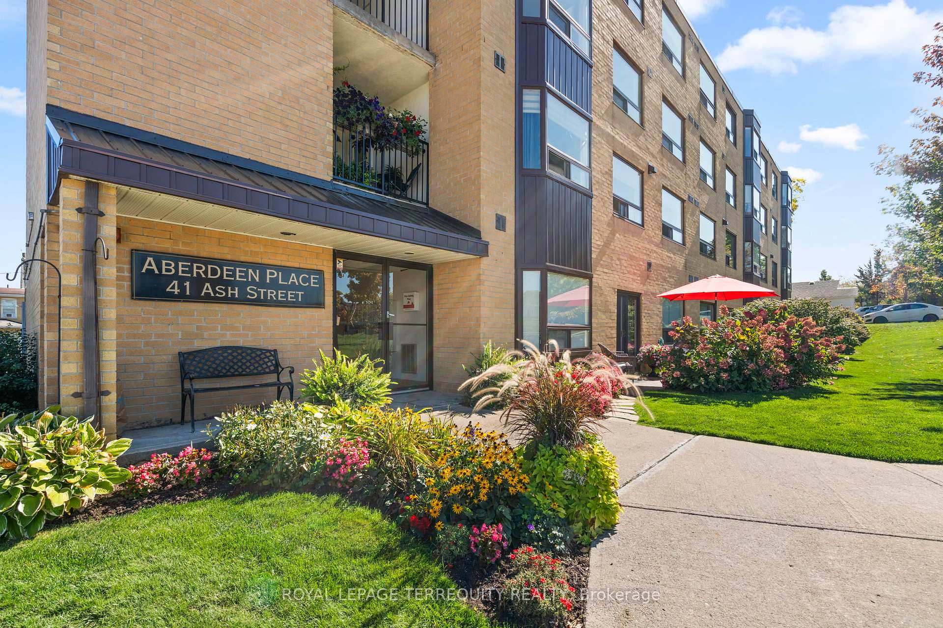 304 - 41 Ash Street Uxbridge Ontario Canada Sale residential Christopher LaFace HomeLife Excelsior Realty Inc., Brokerage*
