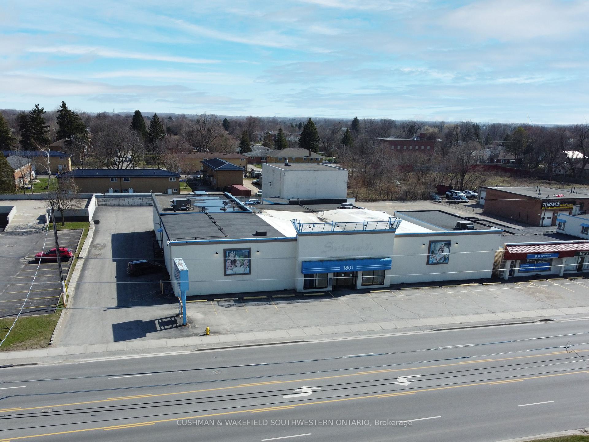 1801 Dundas Street London East Ontario Canada Sale commercial Ahmed Amin Hamed Aly Right at Home Realty, Brokerage*