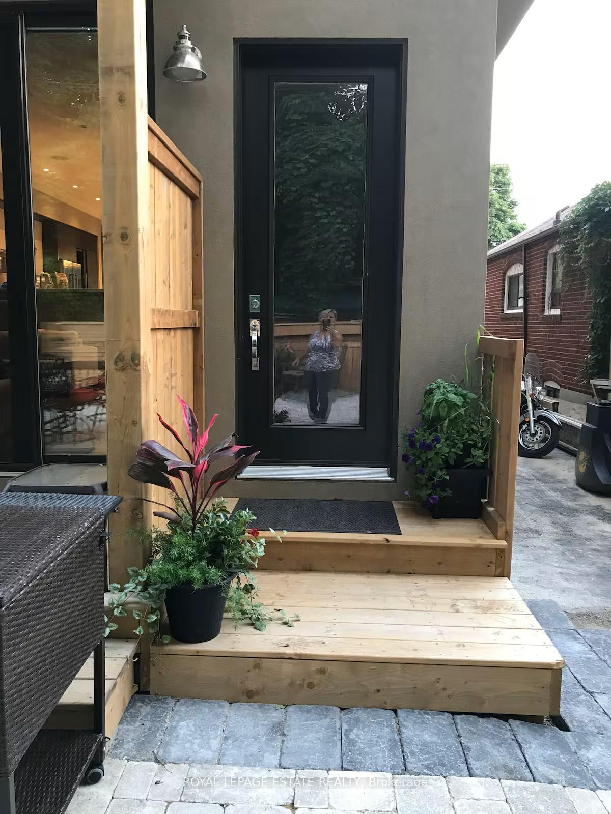 Lower - 30 Rhydwen Avenue Toronto Ontario Canada Rent residential Heather Mackenzie Skybound Realty, Brokerage 