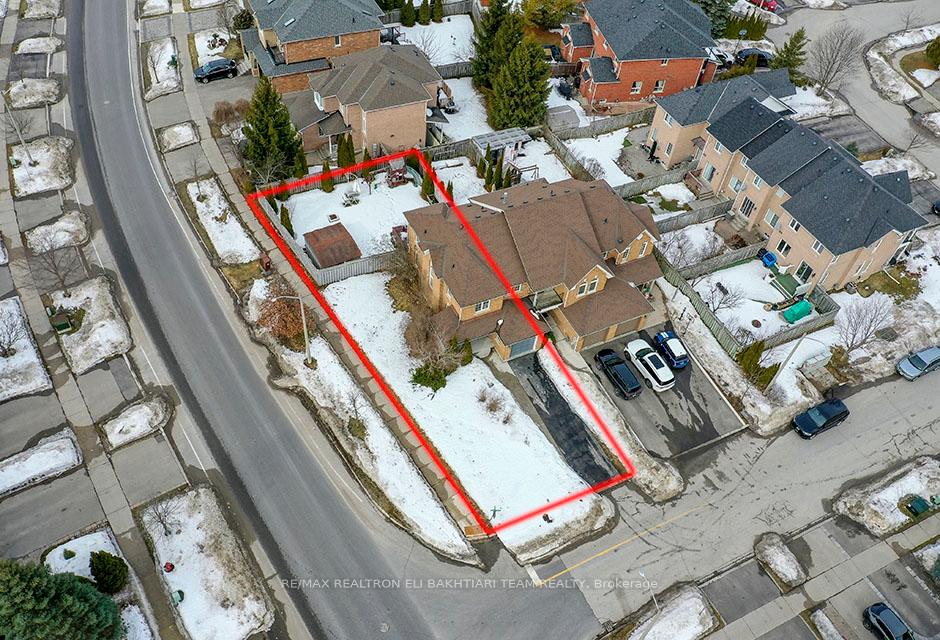 133 Long Point Drive Richmond Hill Ontario Canada Sale residential Angelo and Joanna Lionti FinchTown Realty Inc., Brokerage