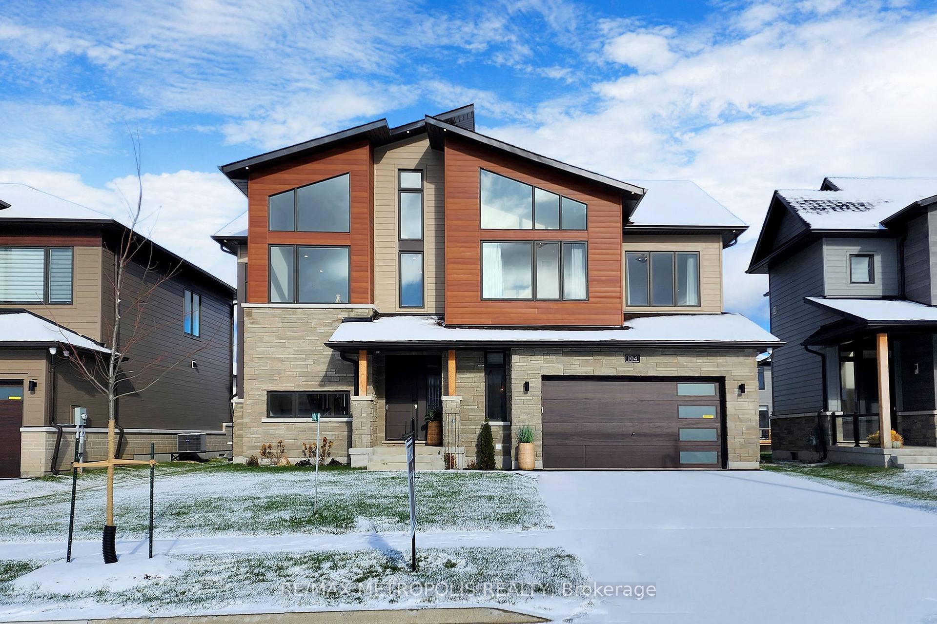 104 Stoneleigh Drive Blue Mountains Ontario Canada Rent residential Kareem Henaway RE/MAX Metropolis Realty Brokerage*