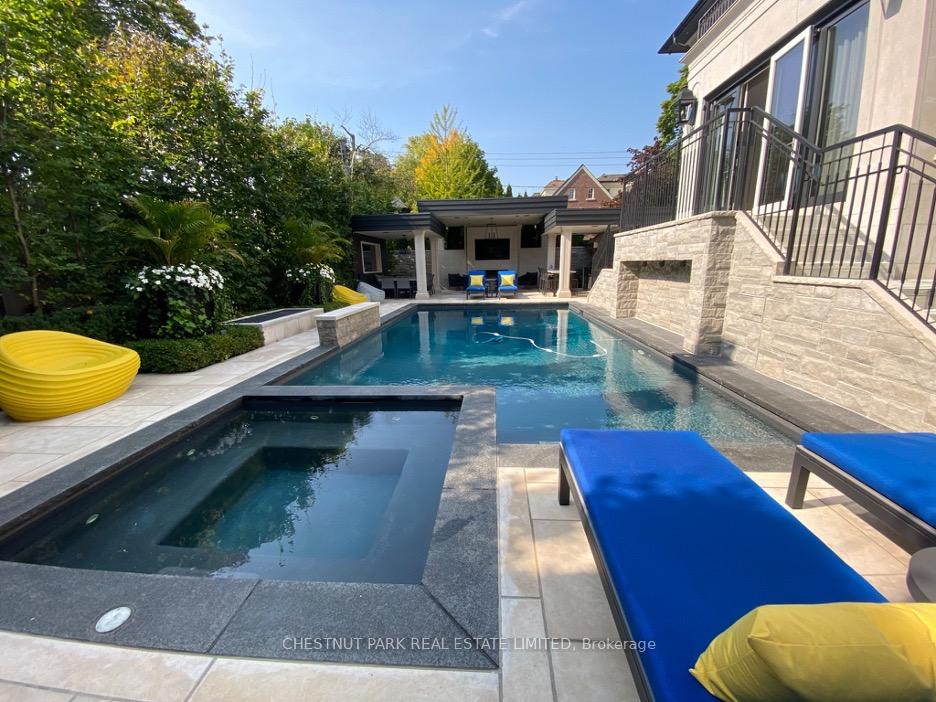 6 Bedroom Single Family Home/House's Image 38