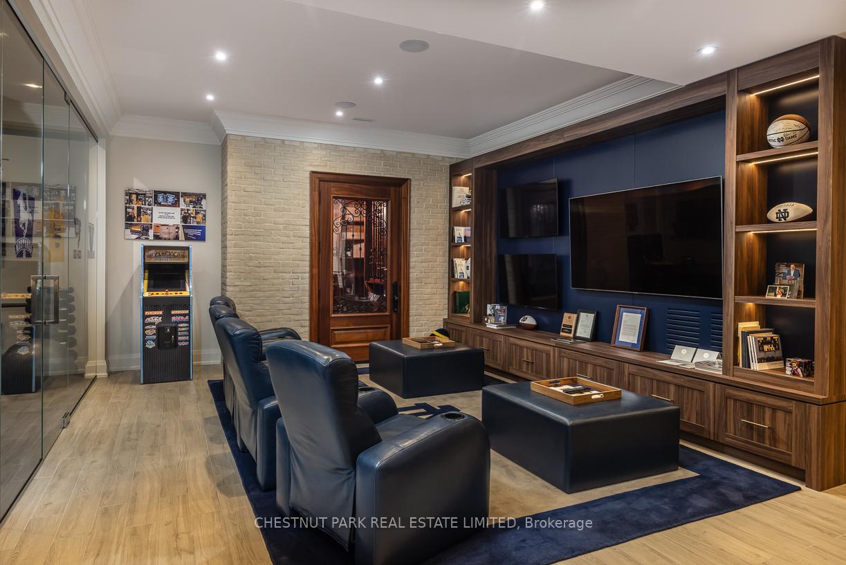 6 Bedroom Single Family Home/House's Image 34