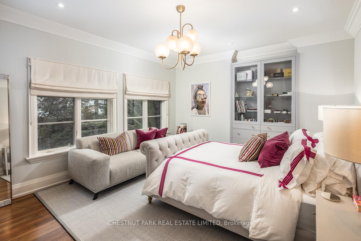 6 Bedroom Single Family Home/House's Image 29