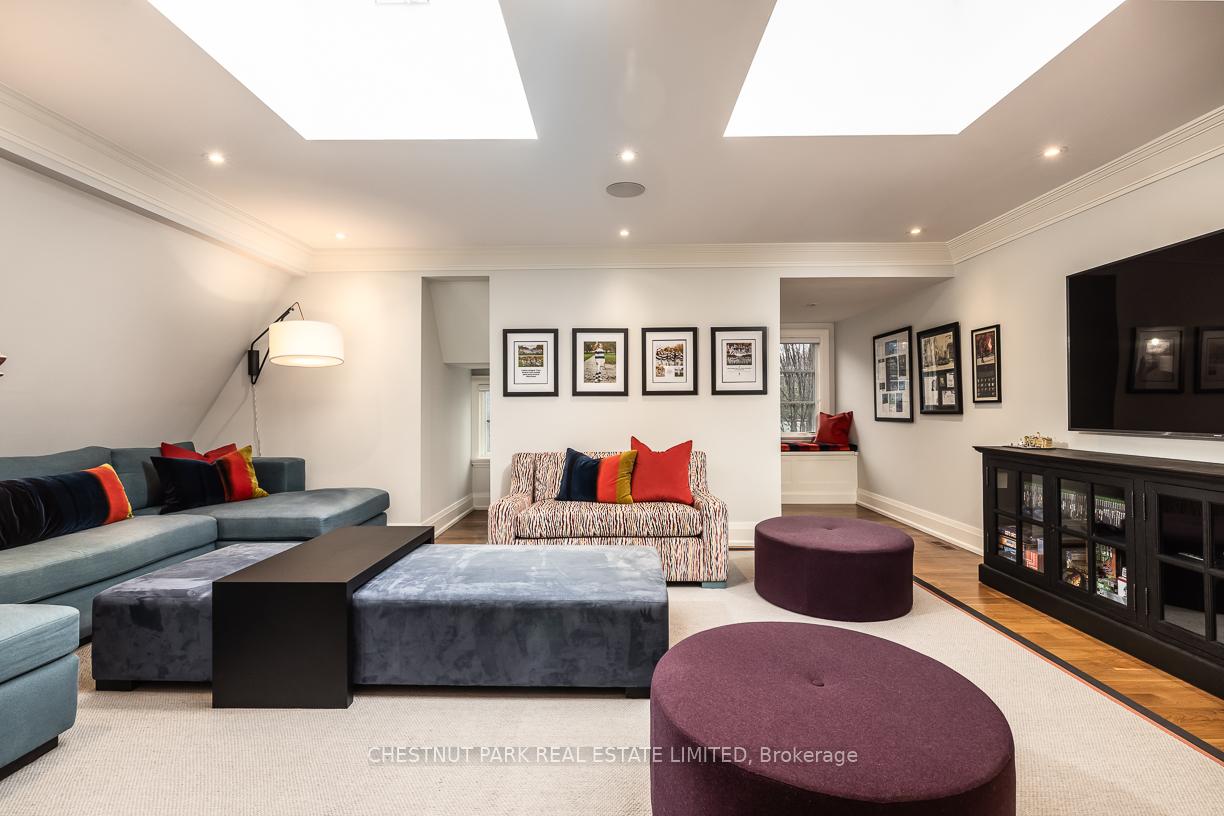 6 Bedroom Single Family Home/House's Image 32
