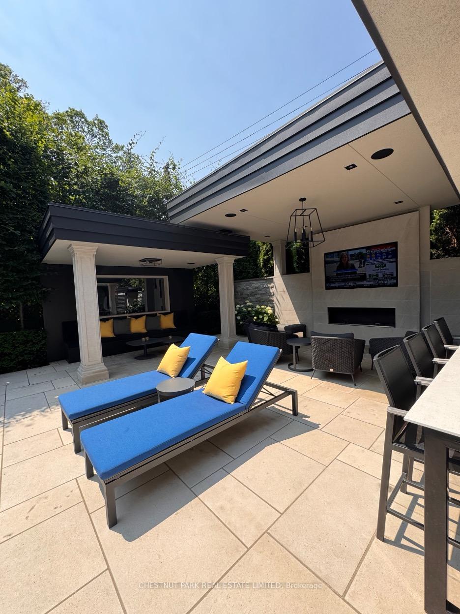 6 Bedroom Single Family Home/House's Image 41