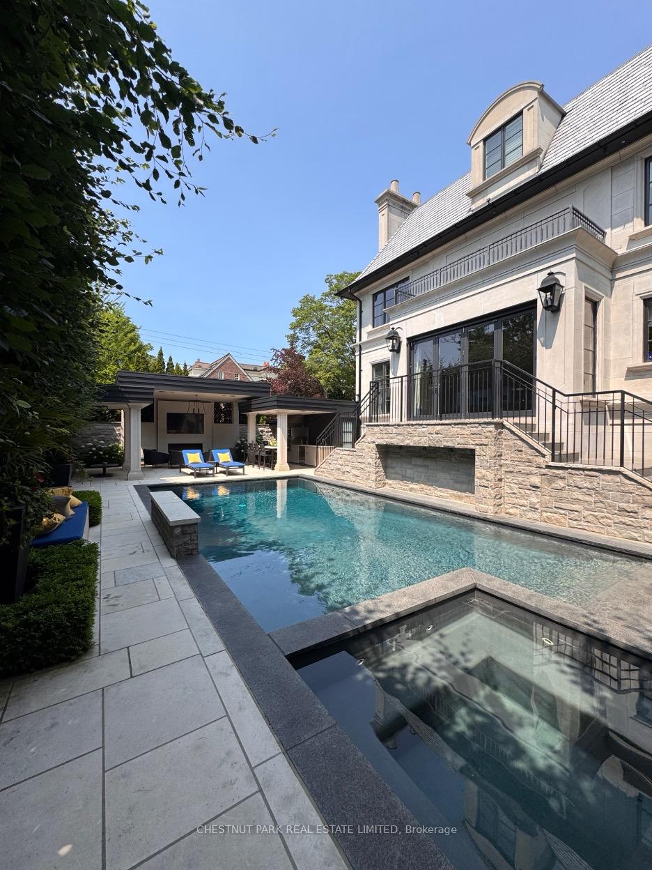 6 Bedroom Single Family Home/House's Image 42