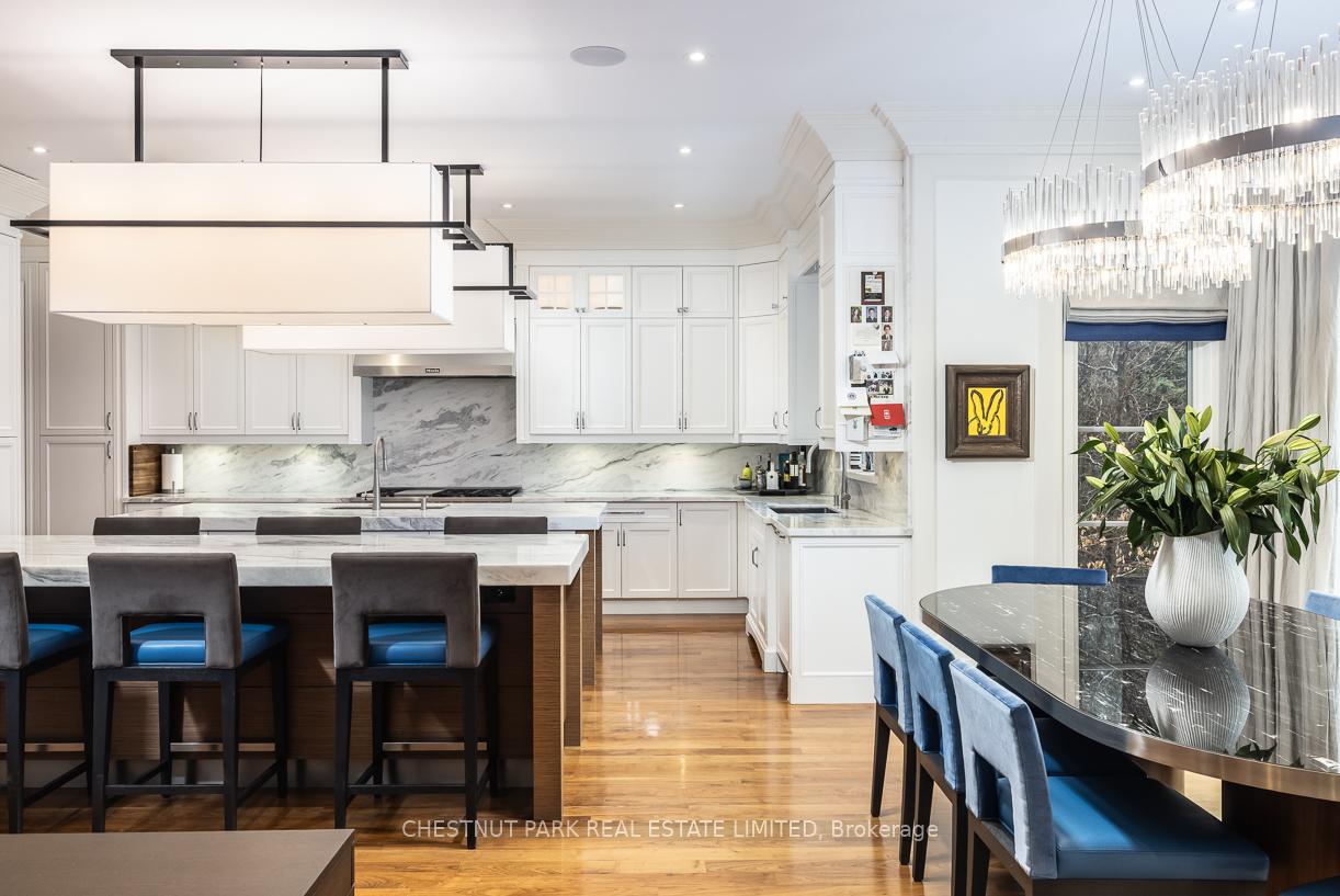 6 Bedroom Single Family Home/House's Image 12