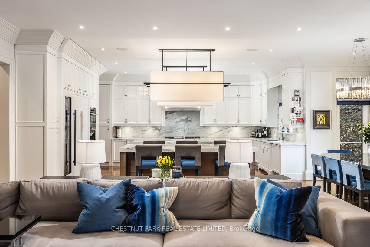6 Bedroom Single Family Home/House's Image 11