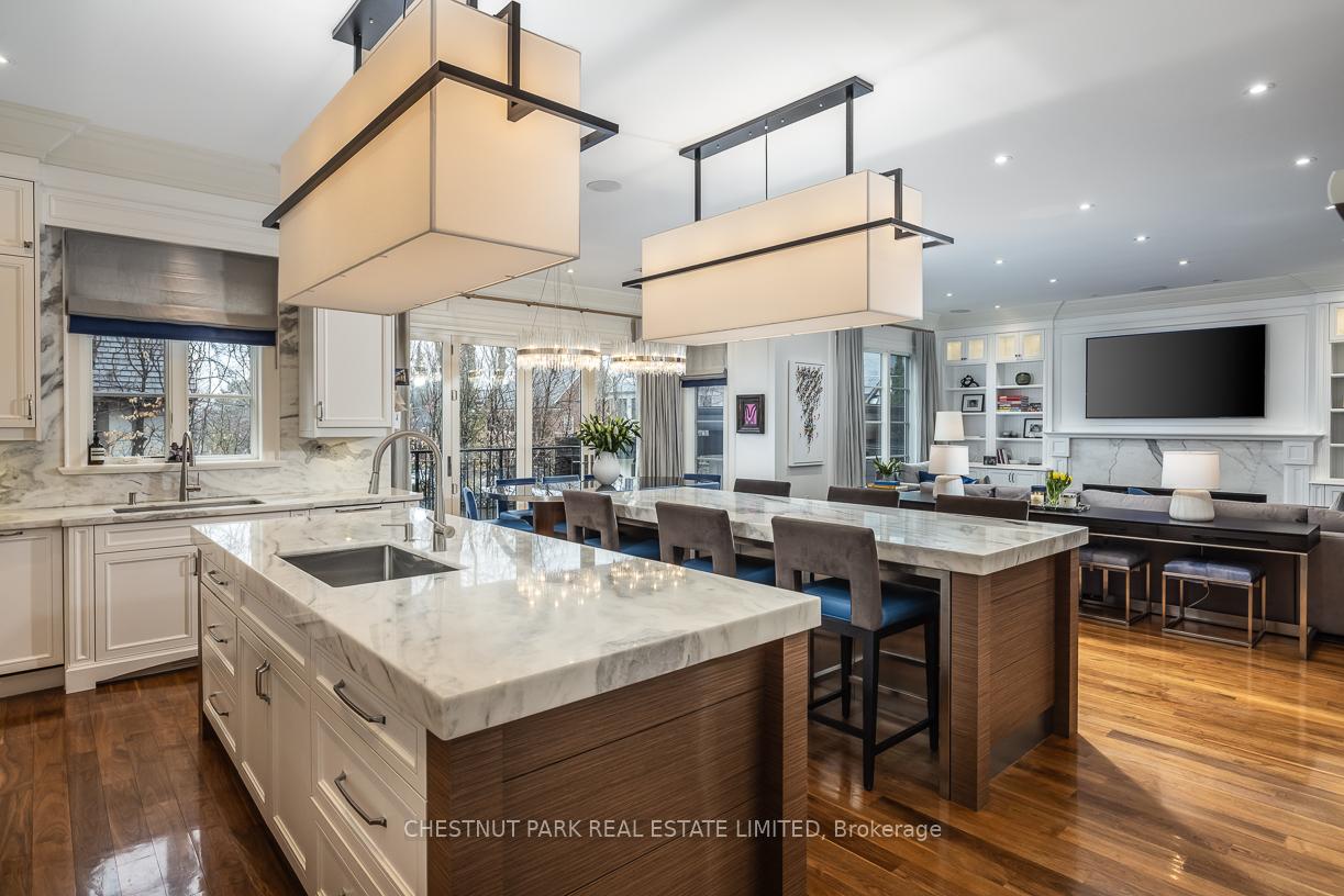 6 Bedroom Single Family Home/House's Image 13