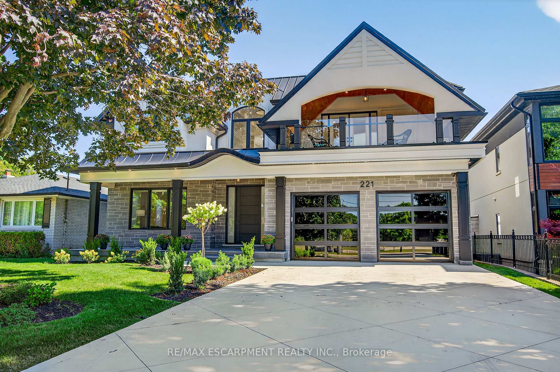 221 Morden Road Oakville Ontario Canada Sale residential Paolo Castellano Right at Home Realty, Brokerage*