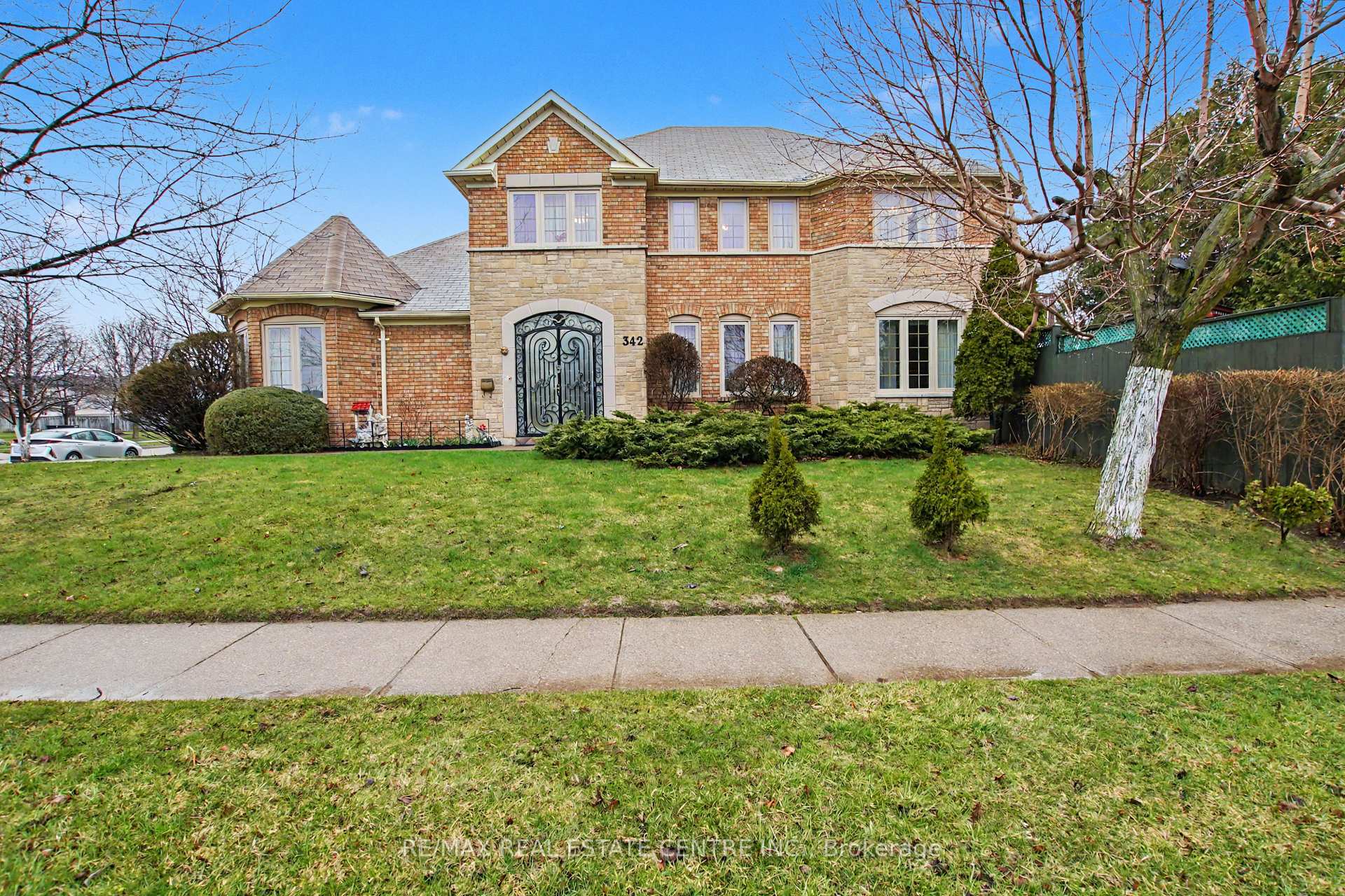 342 Saginaw Parkway Cambridge Ontario Canada Sale residential John Moniz RE/MAX Real Estate Centre Inc., Brokerage*