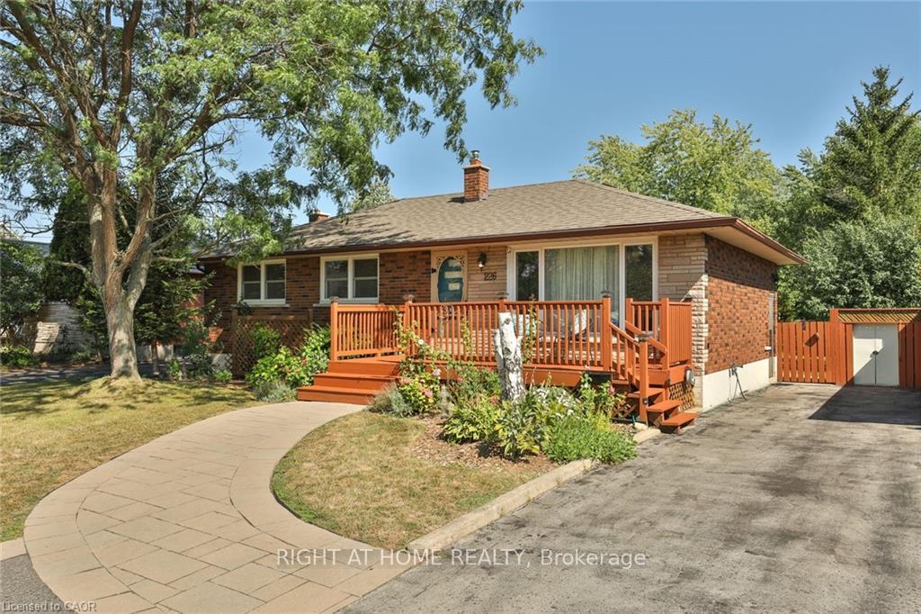 226 Bel Air Avenue Hamilton Ontario Canada Sale residential Tetyana Kmets Right at Home Realty, Brokerage*