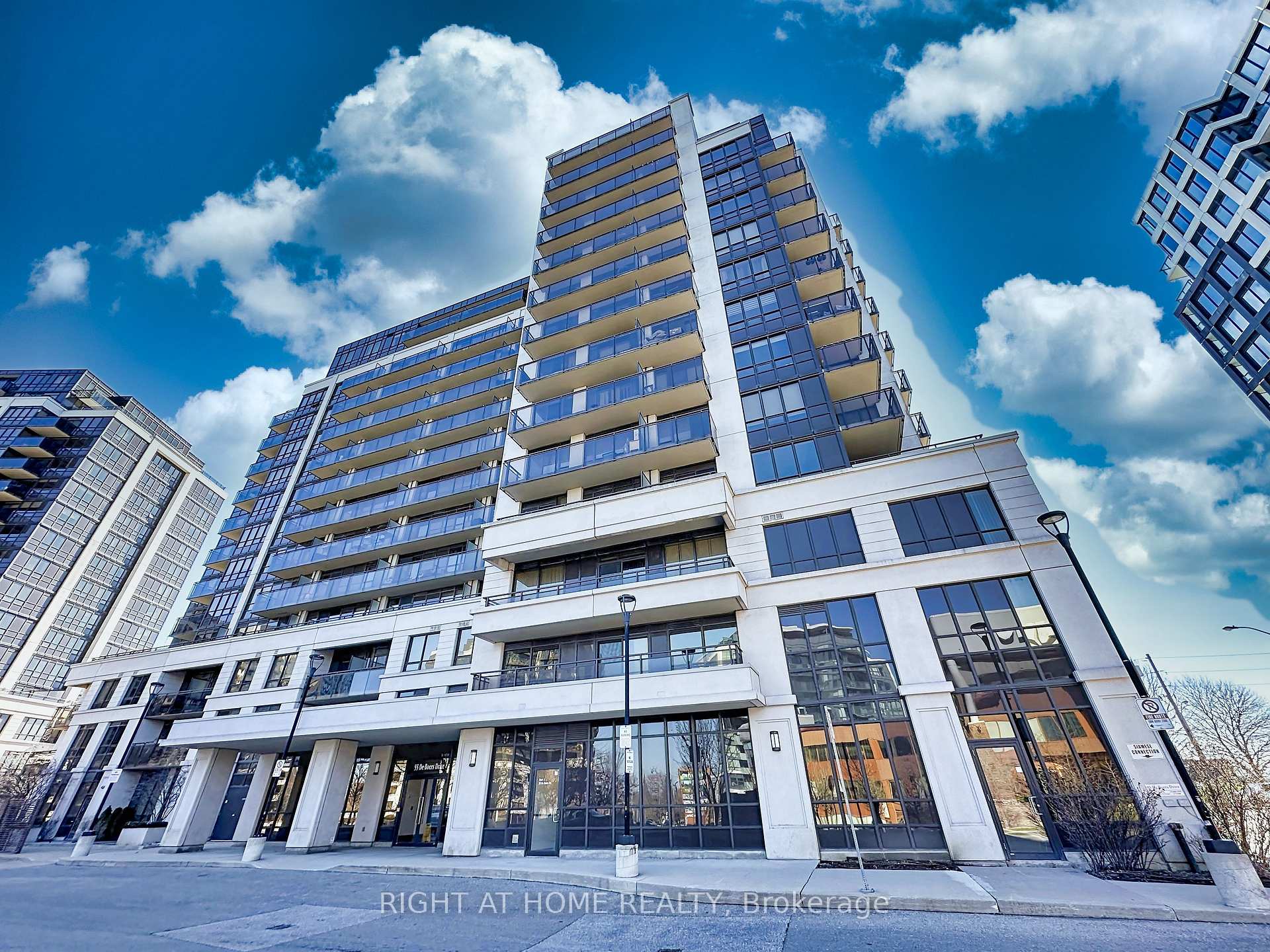 LPH09 - 55 De Boers Drive Toronto Ontario Canada Sale residential   TRIMAXX REALTY LTD. Brokerage