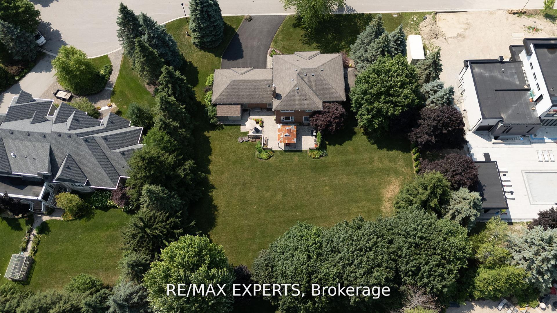 10 Kehoe Court King Ontario Canada Sale residential SUZETTE THOMPSON Re/Max Experts, Brokerage*