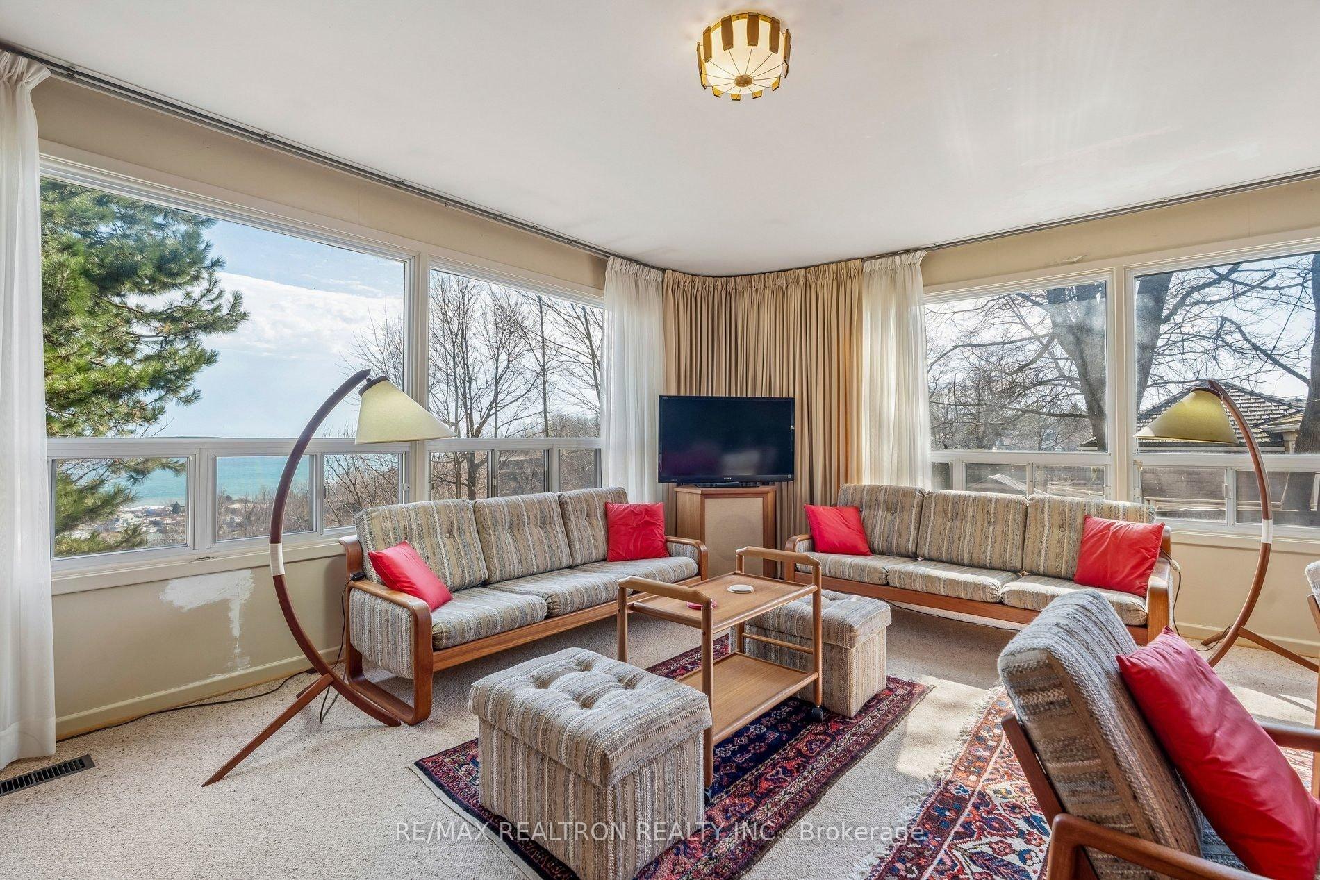 37 Sunnypoint Crescent Toronto Ontario Canada Sale residential Brian Matthews RE/MAX Realtron Realty Inc., Brokerage *