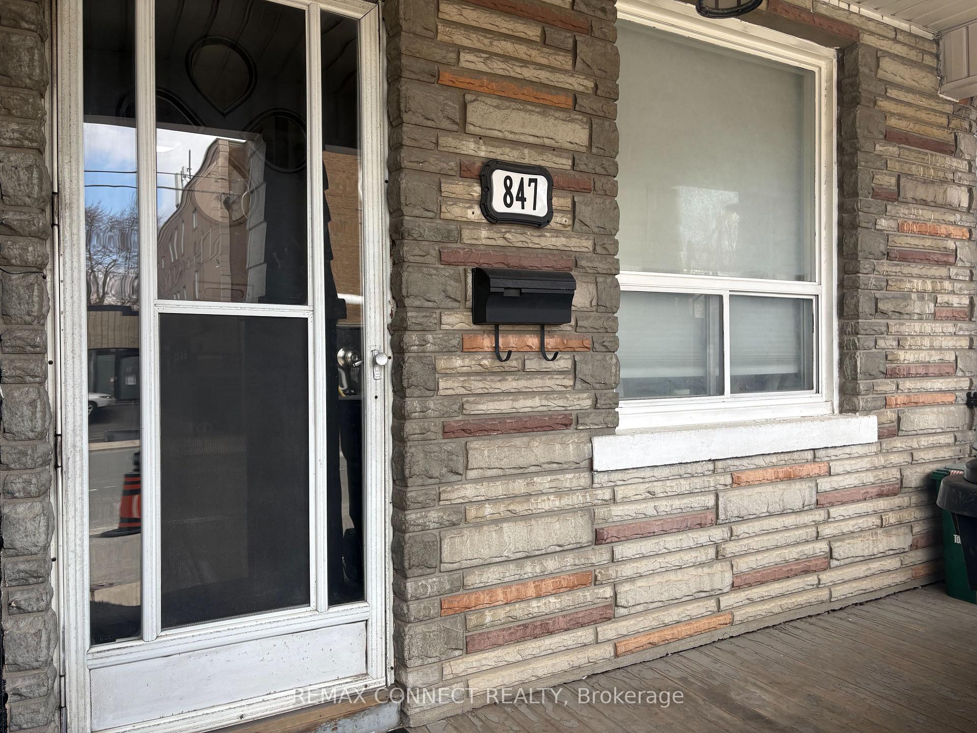 Upper - 847 Pape Avenue Toronto Ontario Canada Rent residential Riverdale Homes and Condos Real Estate Homeward, Brokerage*