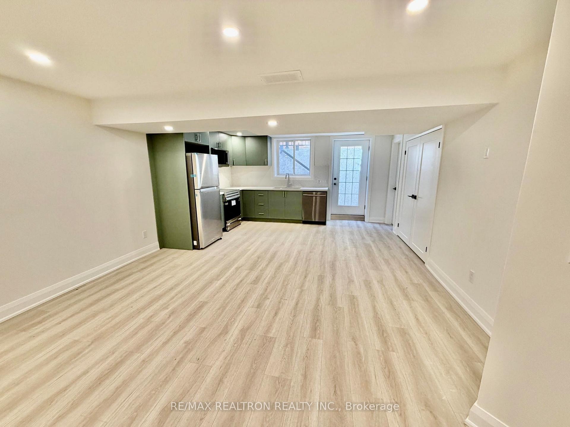 1040 EAGLETRACE Drive London North Ontario Canada Rent residential RON COMMODORE RE/MAX Realtron Realty, Inc. Brokerage*