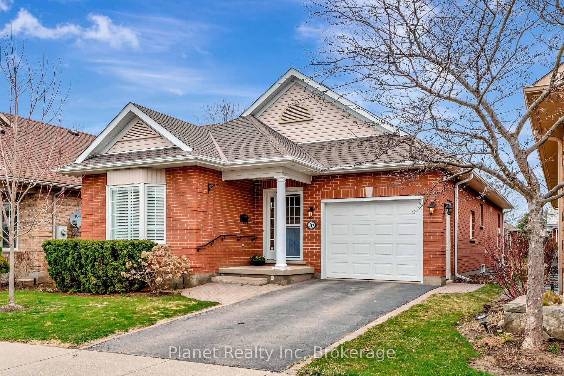 16 Winterberry Lane Guelph Ontario Canada Sale residential Nasib Thind RE/MAX Real Estate Centre Inc., Brokerage*