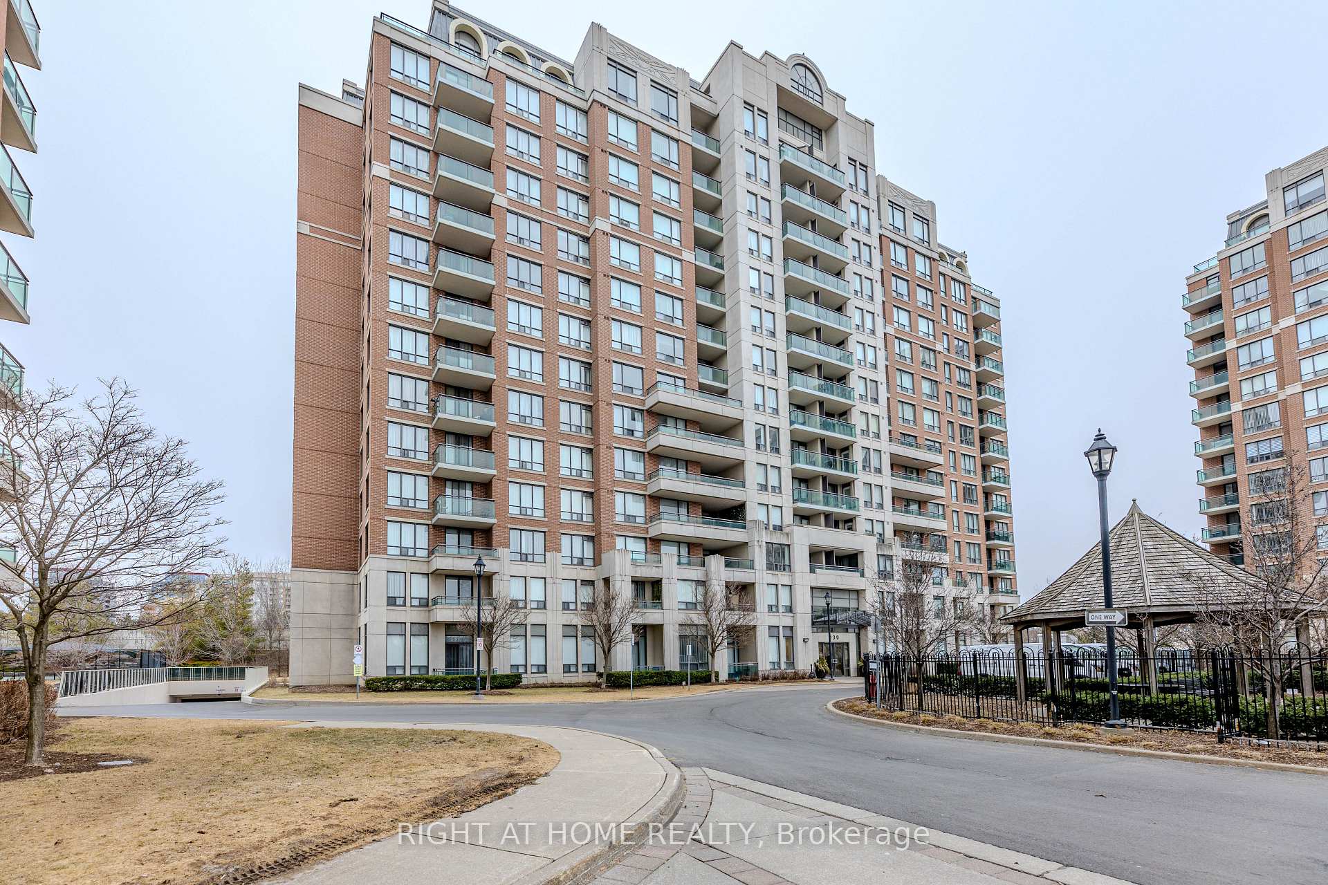 801 - 330 Red Maple Road Richmond Hill Ontario Canada Sale residential   Right at Home Realty, Brokerage