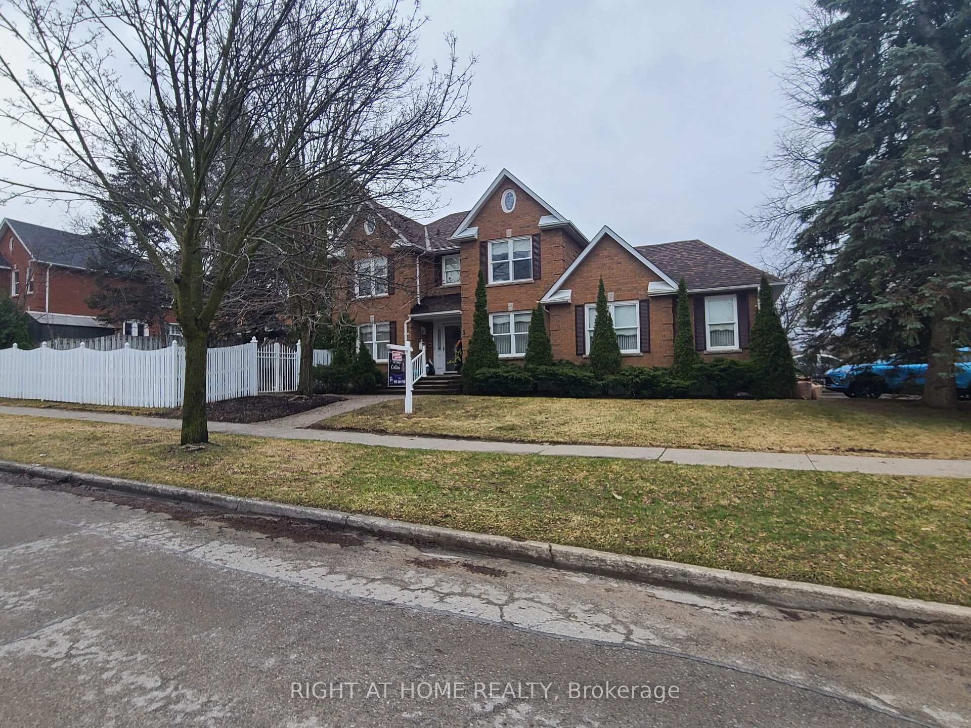 3 Hampstead Gate E Clarington Ontario Canada Sale residential Cecilia Stroeder Right at Home Realty, Brokerage*