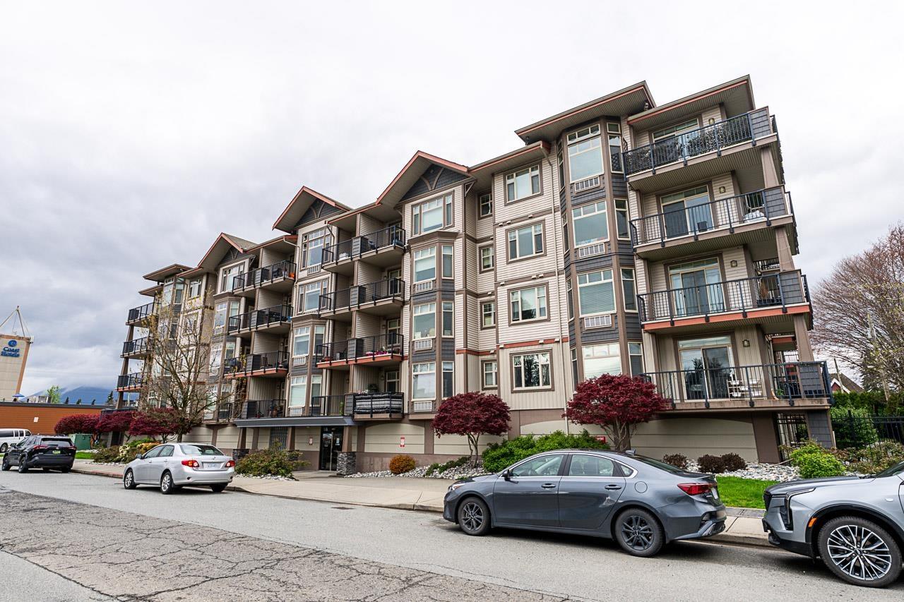 204 46021 SECOND AVENUE|Chilliwa Chilliwack British Columbia Canada Sale residential Nadine Brunelle Pathway Executives Realty Inc.