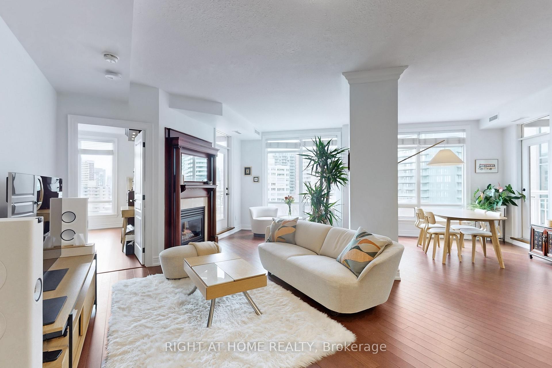 1109 - 100 Hayden Street Toronto Ontario Canada Sale residential Berto Volpentesta Right at Home Realty, Brokerage*