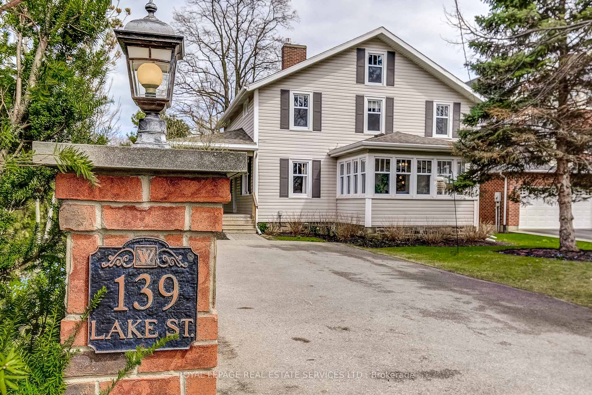 139 Lake Street Grimsby Ontario Canada Sale residential   Royal LePage Real Estate Services Ltd., Brokerage