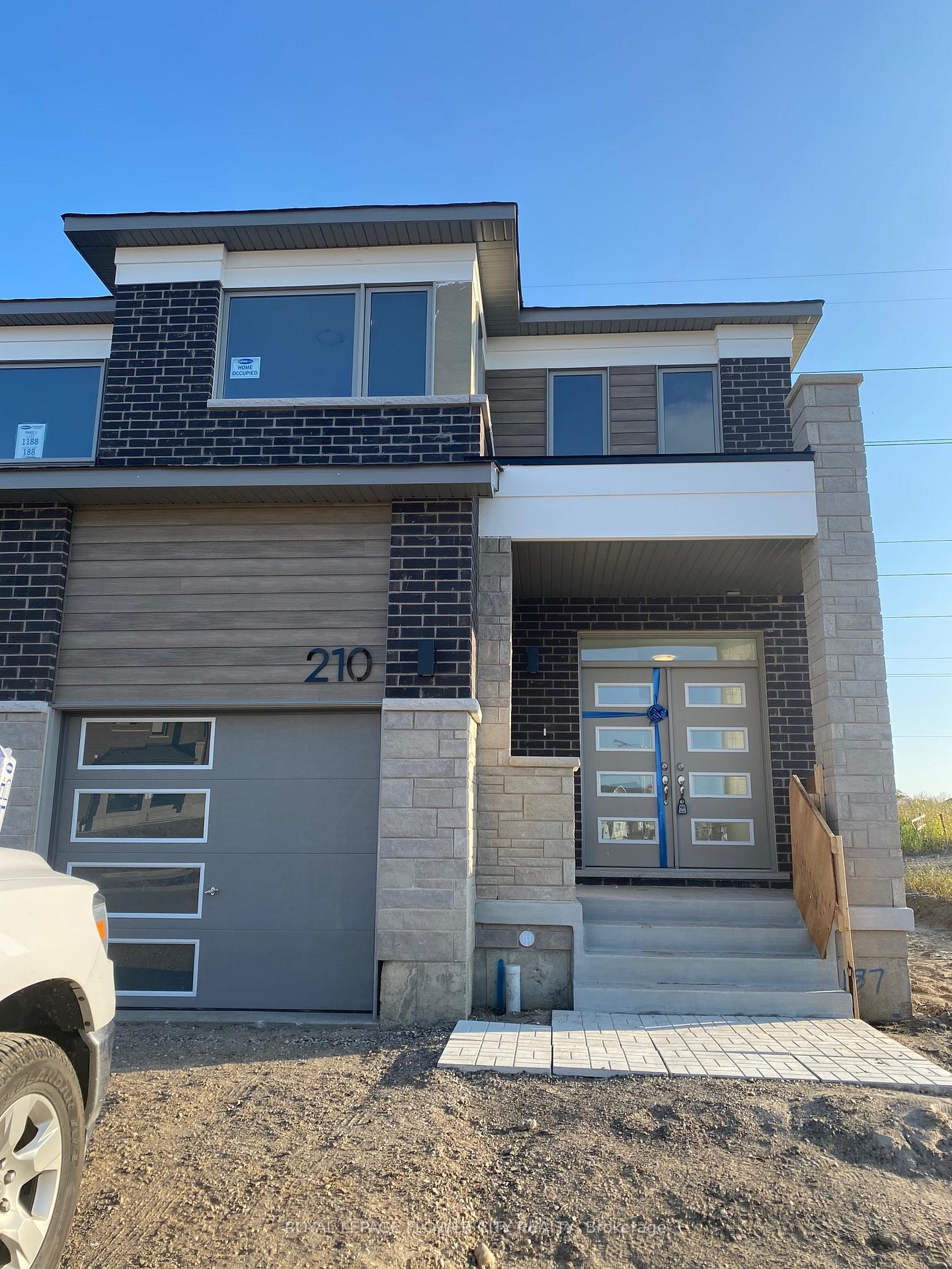 210 Histand Trail Kitchener Ontario Canada Rent residential Harry Singh Royal LePage Flower City Realty Inc., Brokerage*