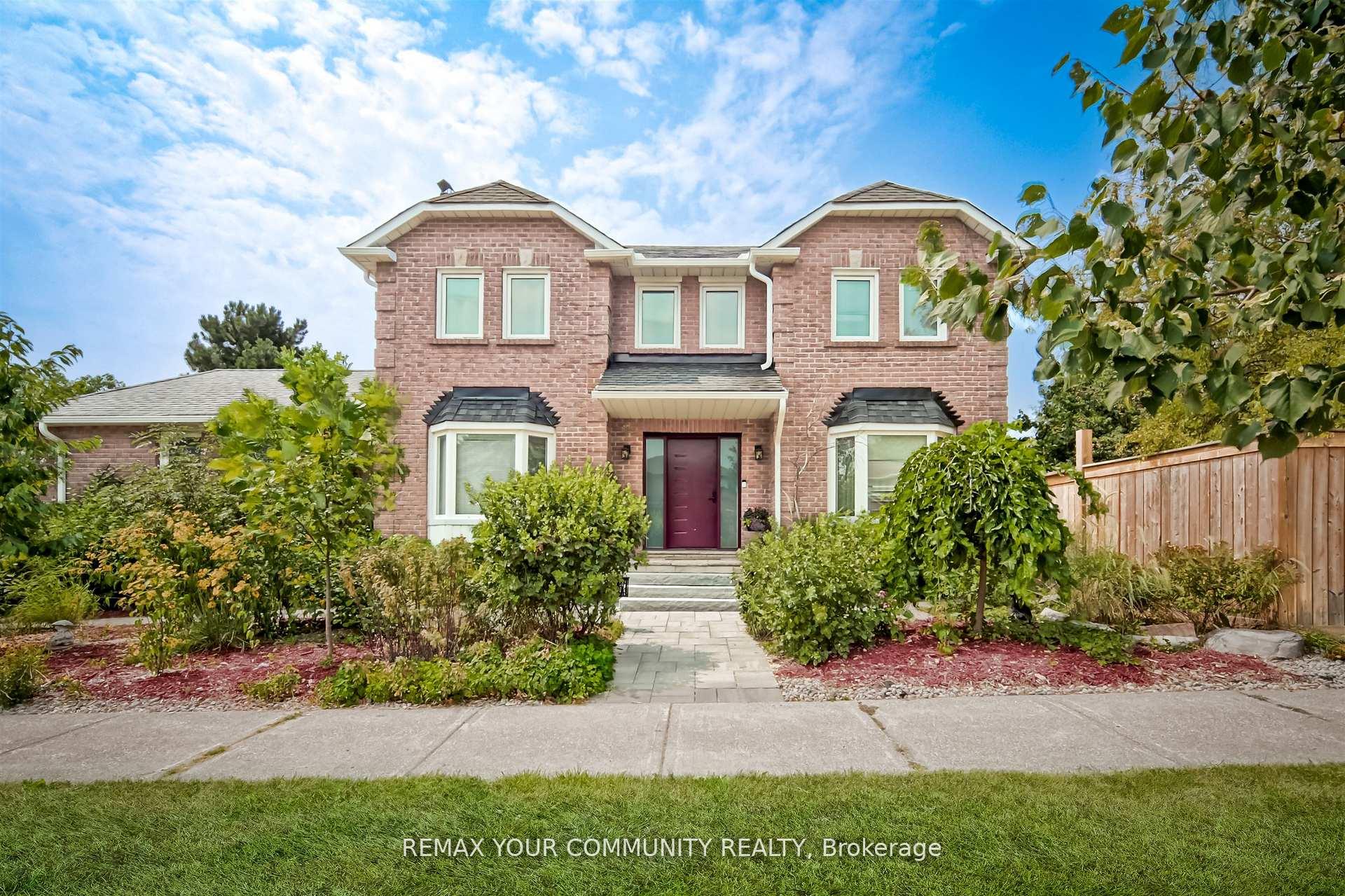 2 Kirkland Court Richmond Hill Ontario Canada Sale residential Stefania Barbieri Re/Max Your Community Realty, Brokerage