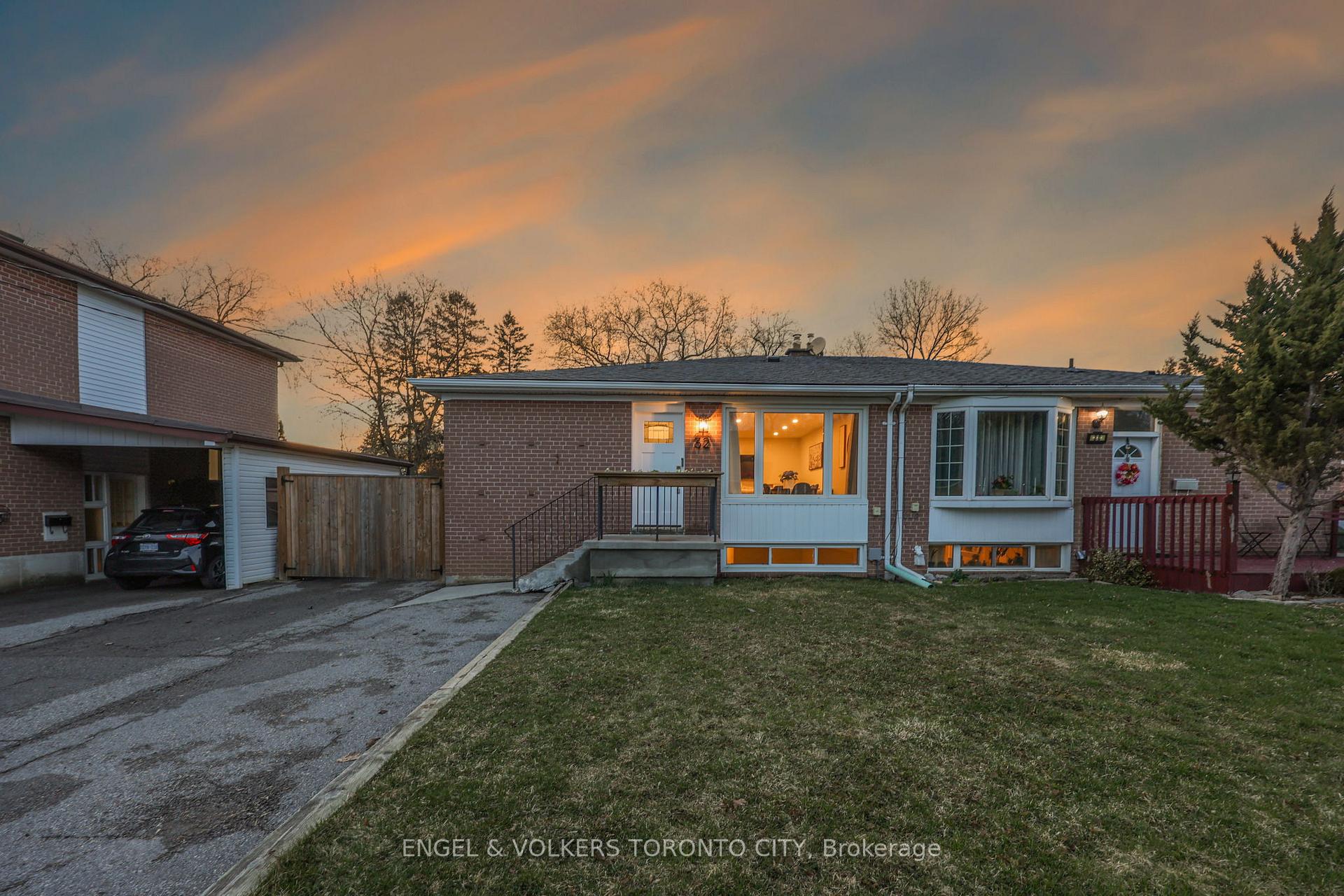 32 Davis Road Aurora Ontario Canada Sale residential Manuela Lovasz Brokerage Information: Not available, please contact website owner