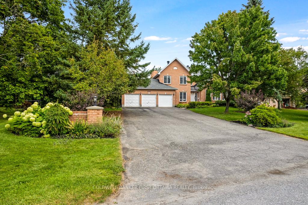 5525 PETTAPIECE Crescent Ottawa Ontario Canada Sale residential   Colleen Lyle Real Estate Team