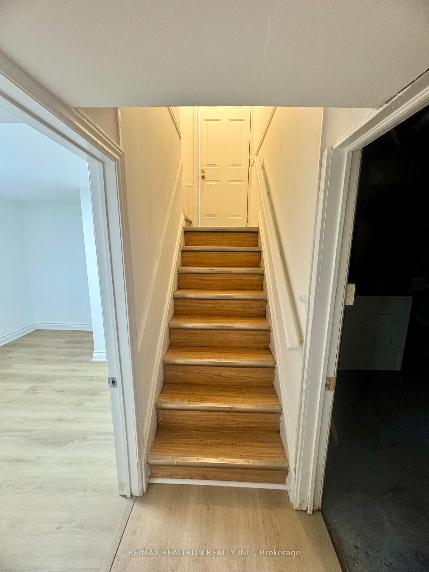 27 Lyndale Drive Toronto Ontario Canada Rent residential Leon Klaiman RE/MAX Realtron Realty Inc., Brokerage*