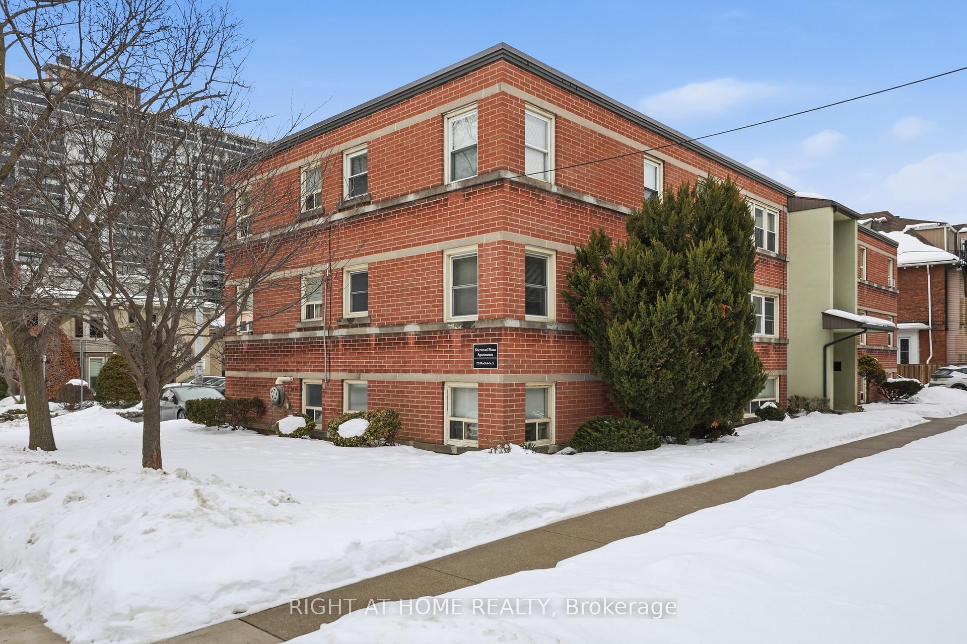 11 - 223 MacNab Street S Hamilton Ontario Canada Sale residential Viktoria Levieva Right at Home Realty, Brokerage*