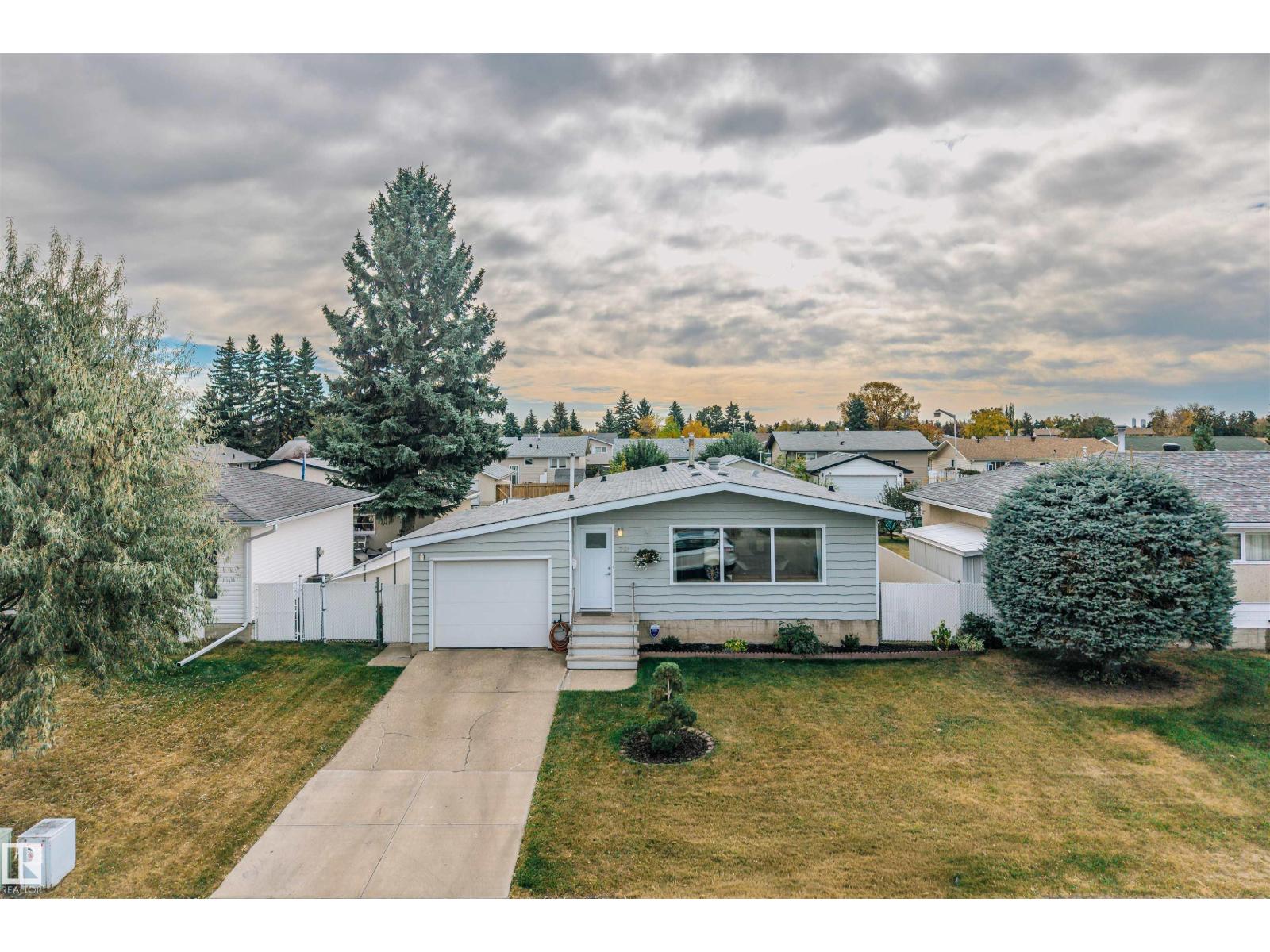 7811 148 AV NW Edmonton Alberta Canada Sale residential Don Brown Royal LePage Noralta Real Estate, Brokerage*