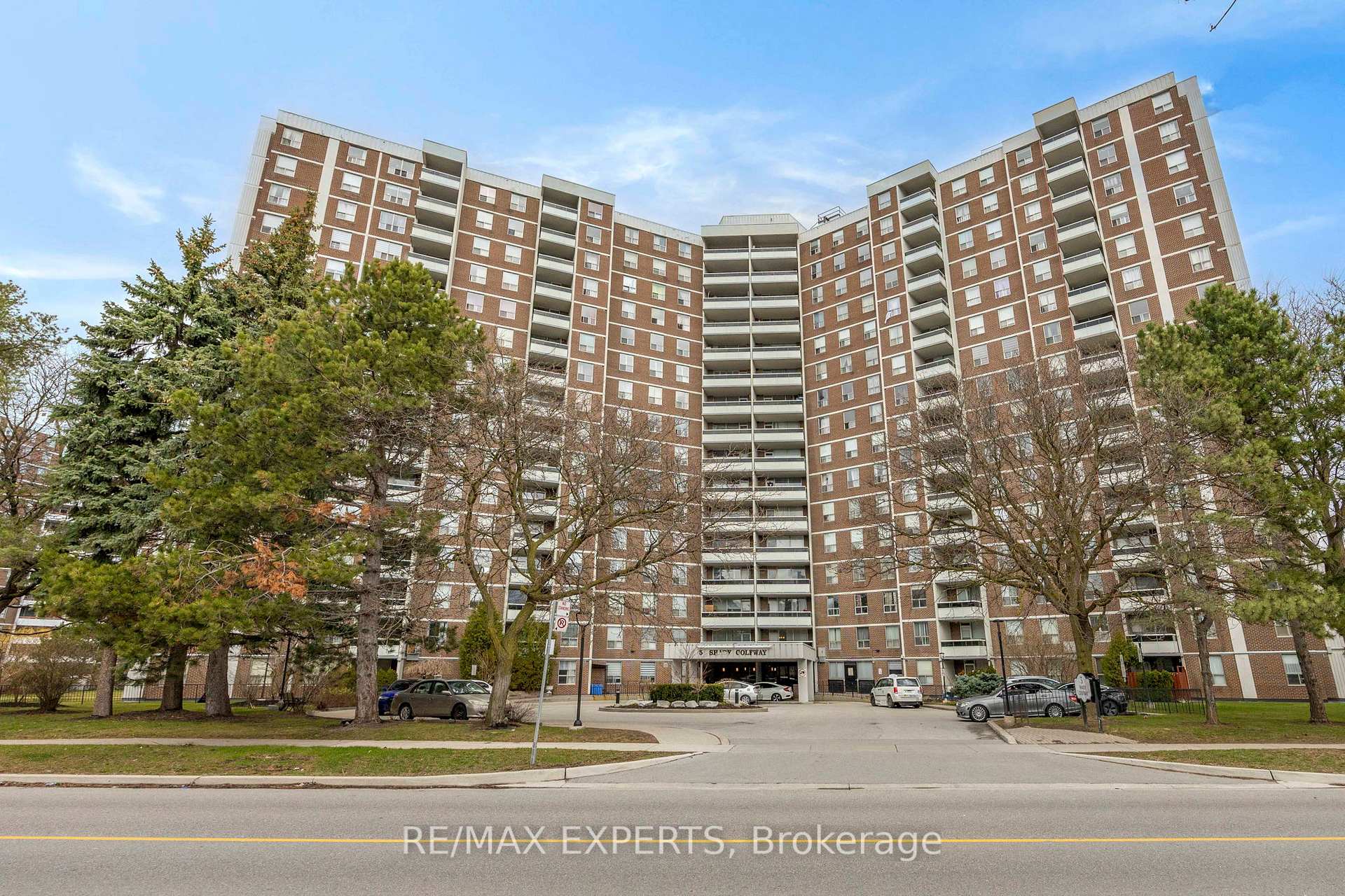 1417 - 5 Shady Golfway Toronto Ontario Canada Sale residential Oleg Chinguirei Sutton Group-Admiral Realty Inc., Brokerage *
