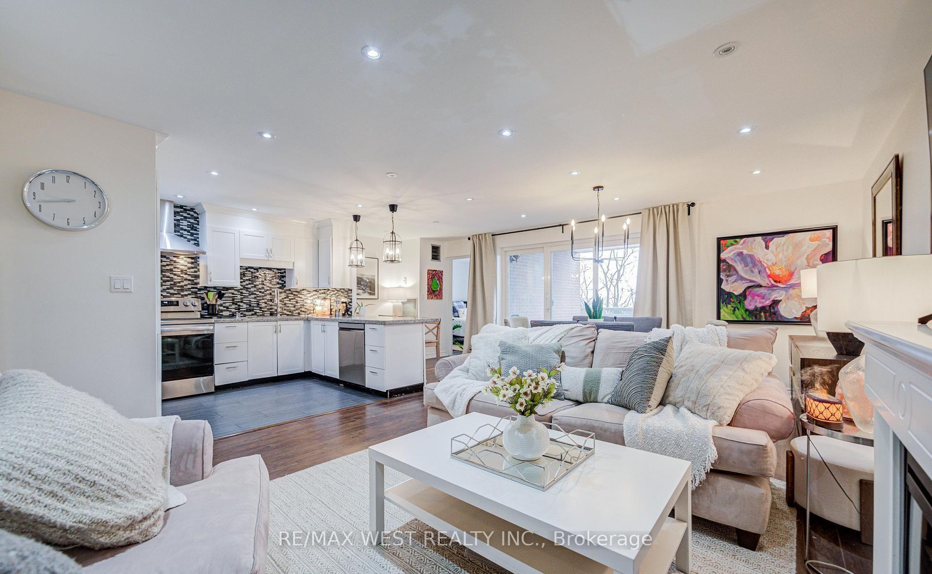 320 - 3025 The Credit Woodlands Drive Mississauga Ontario Canada Sale residential ALEX RYON RE/MAX West Realty Inc., Brokerage *