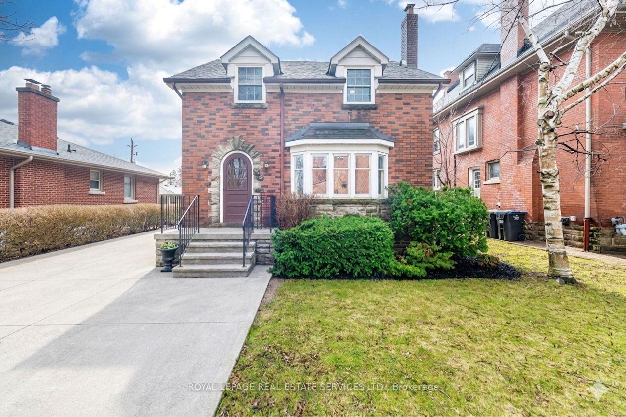 51 Wellington Street E Brampton Ontario Canada Sale residential APRIL  ESTEVES ROYAL LEPAGE REAL ESTATE SERVICES LTD. Brokerage*
